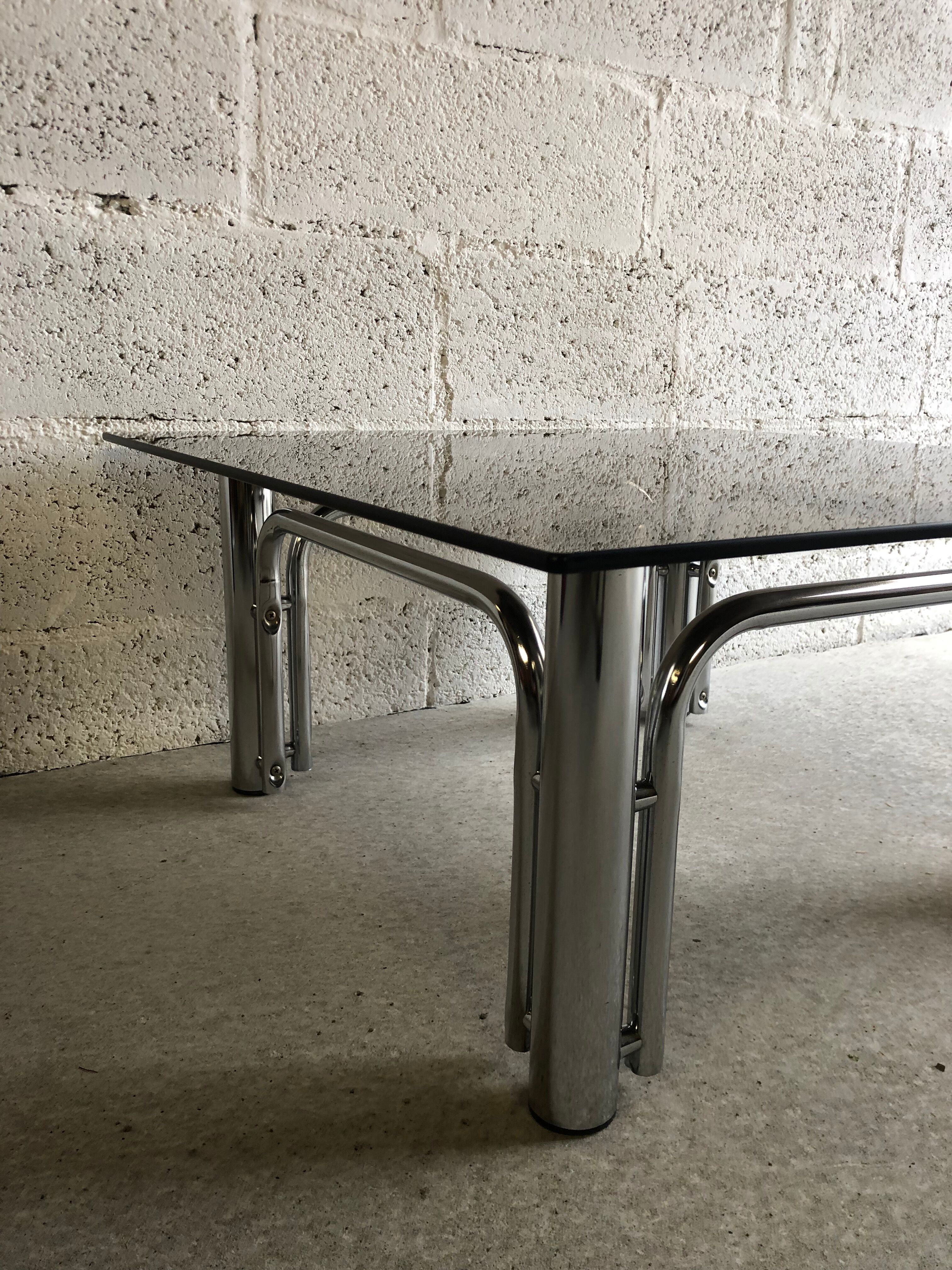 Table basse verre fumé et métal chromé années 70