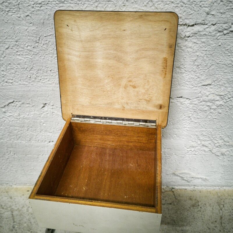 Formica shoeshine stool