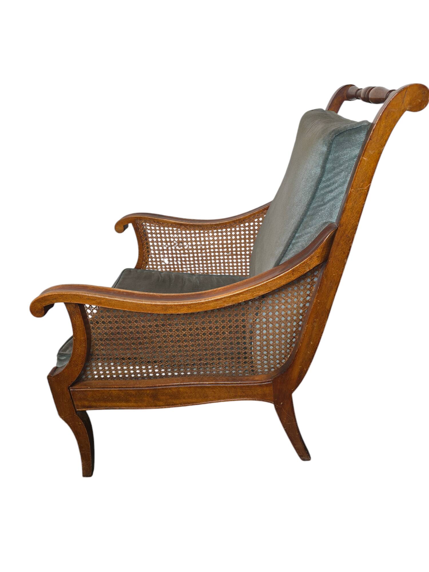Fauteuil bergère style Régence en bois, tissu et cannage
