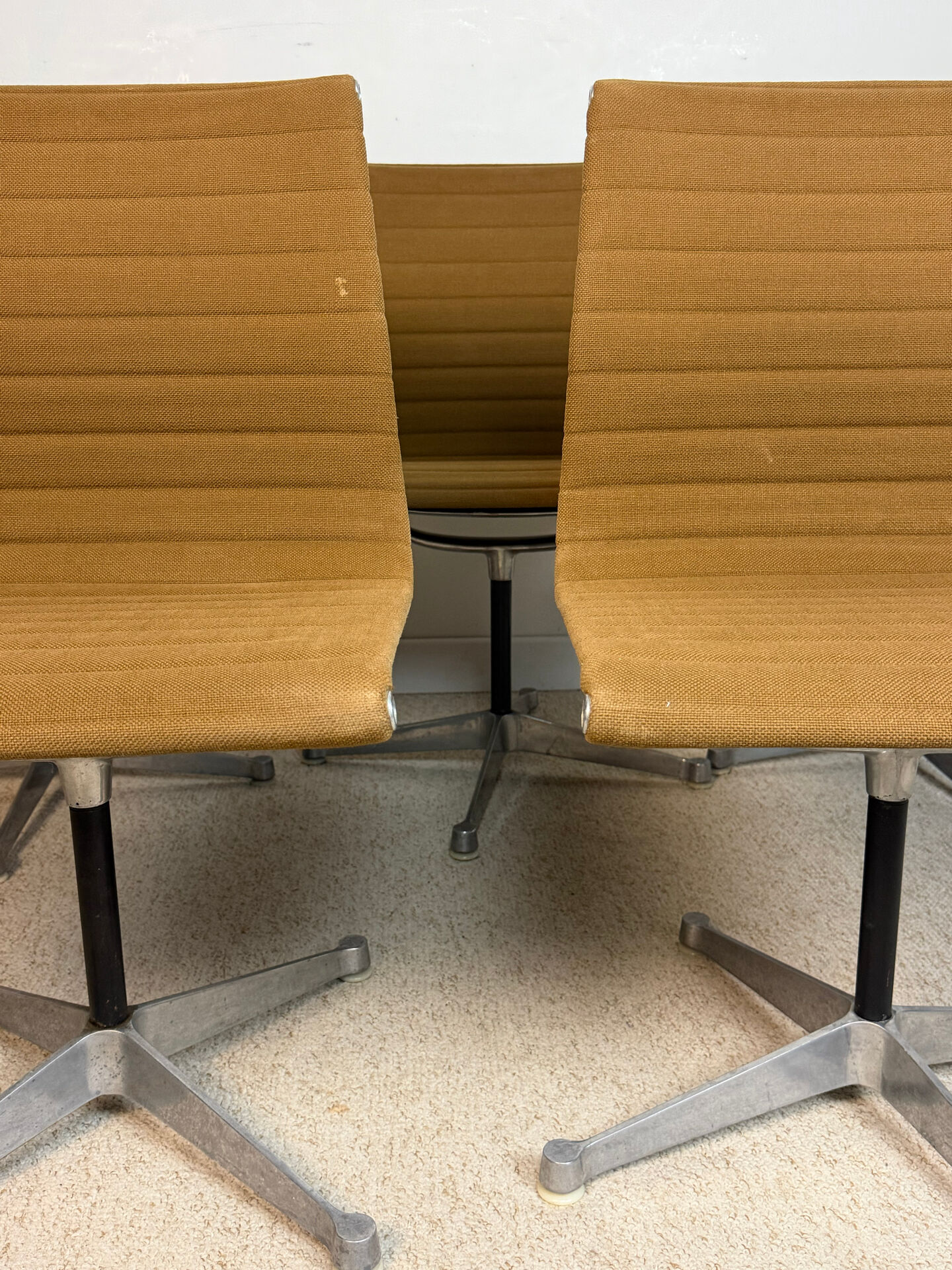 Lot de 5 chaises Herman Miller Aluminium Group – Charles & Ray Eames