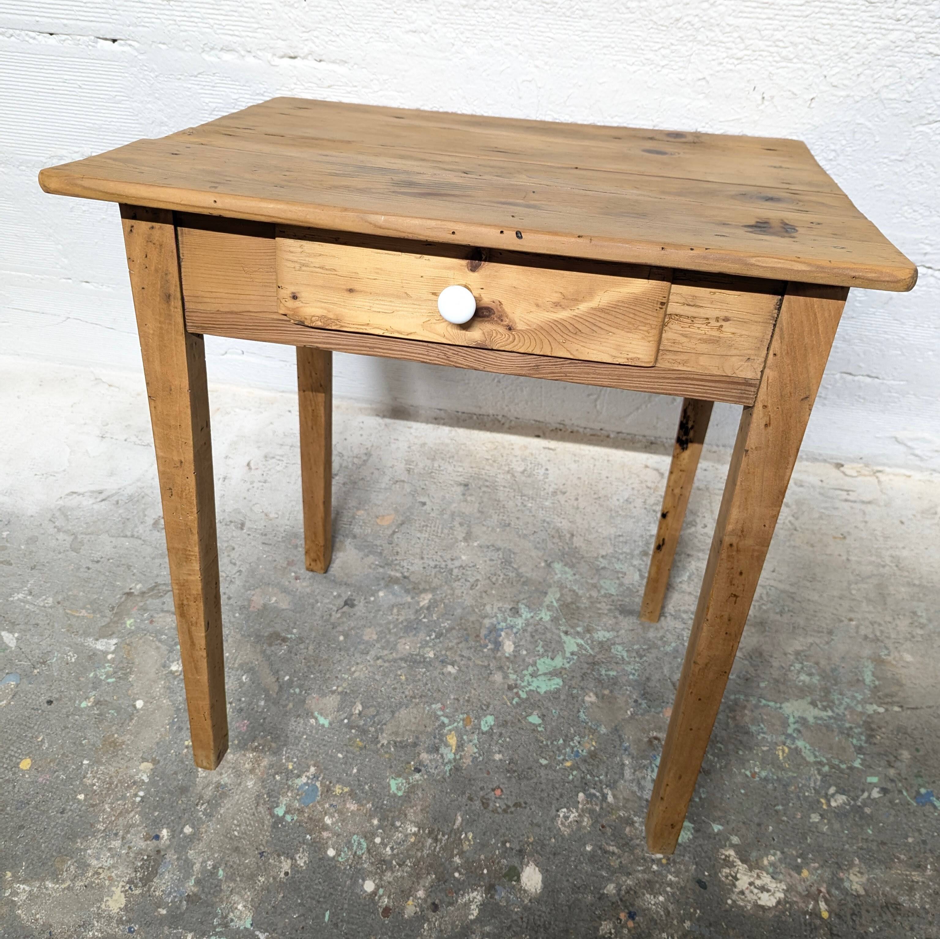 Petite table de ferme