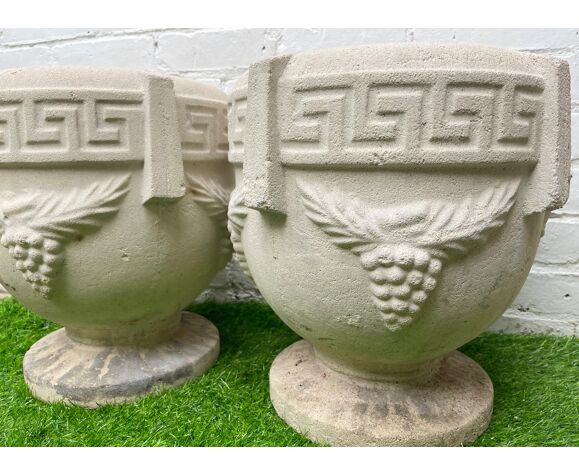Paire de jardinières en pierre composite de style grec