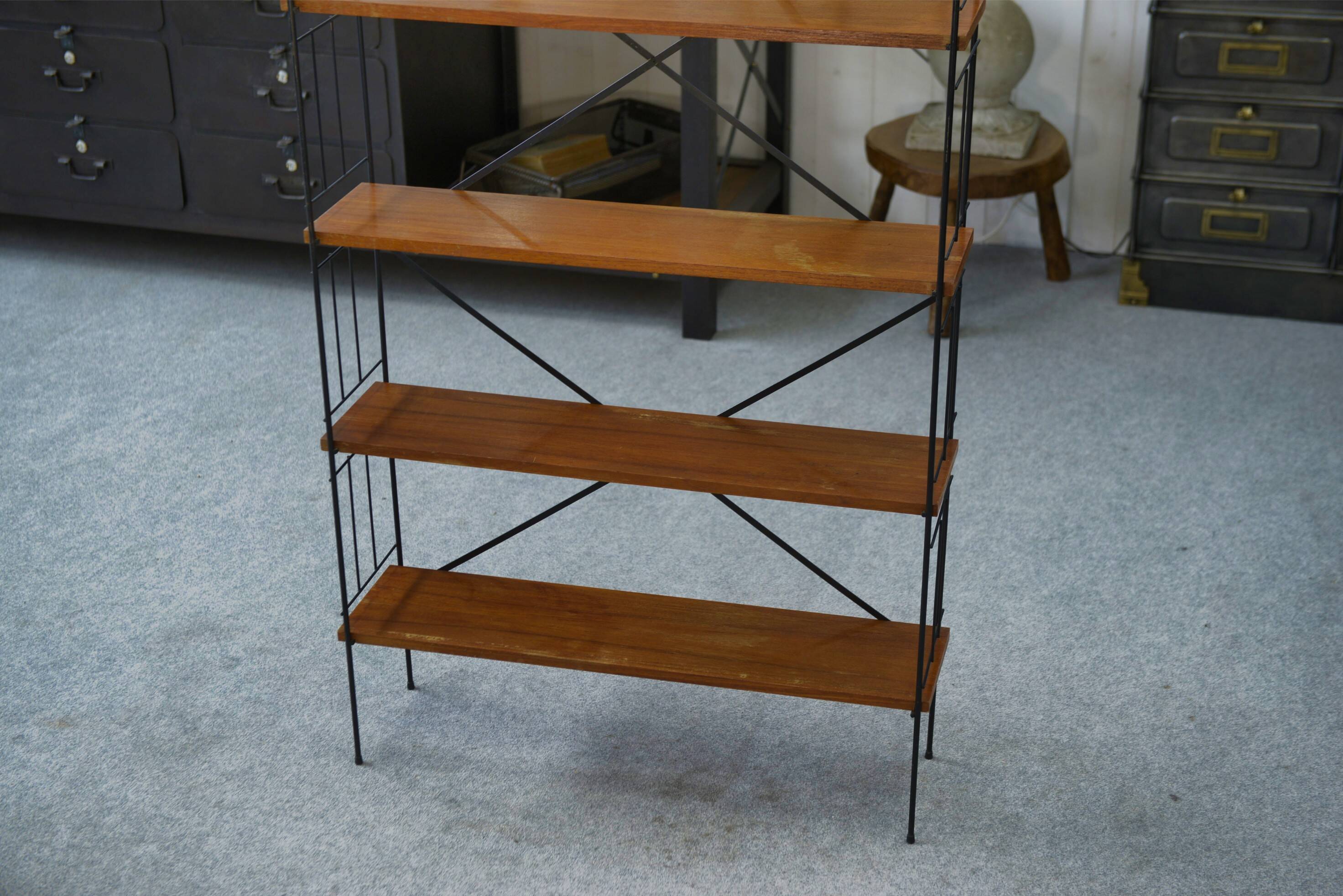 Shelf on legs with 5 teak veneer shelves from 1970.