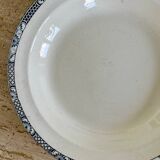 Duo of iron earth dishes