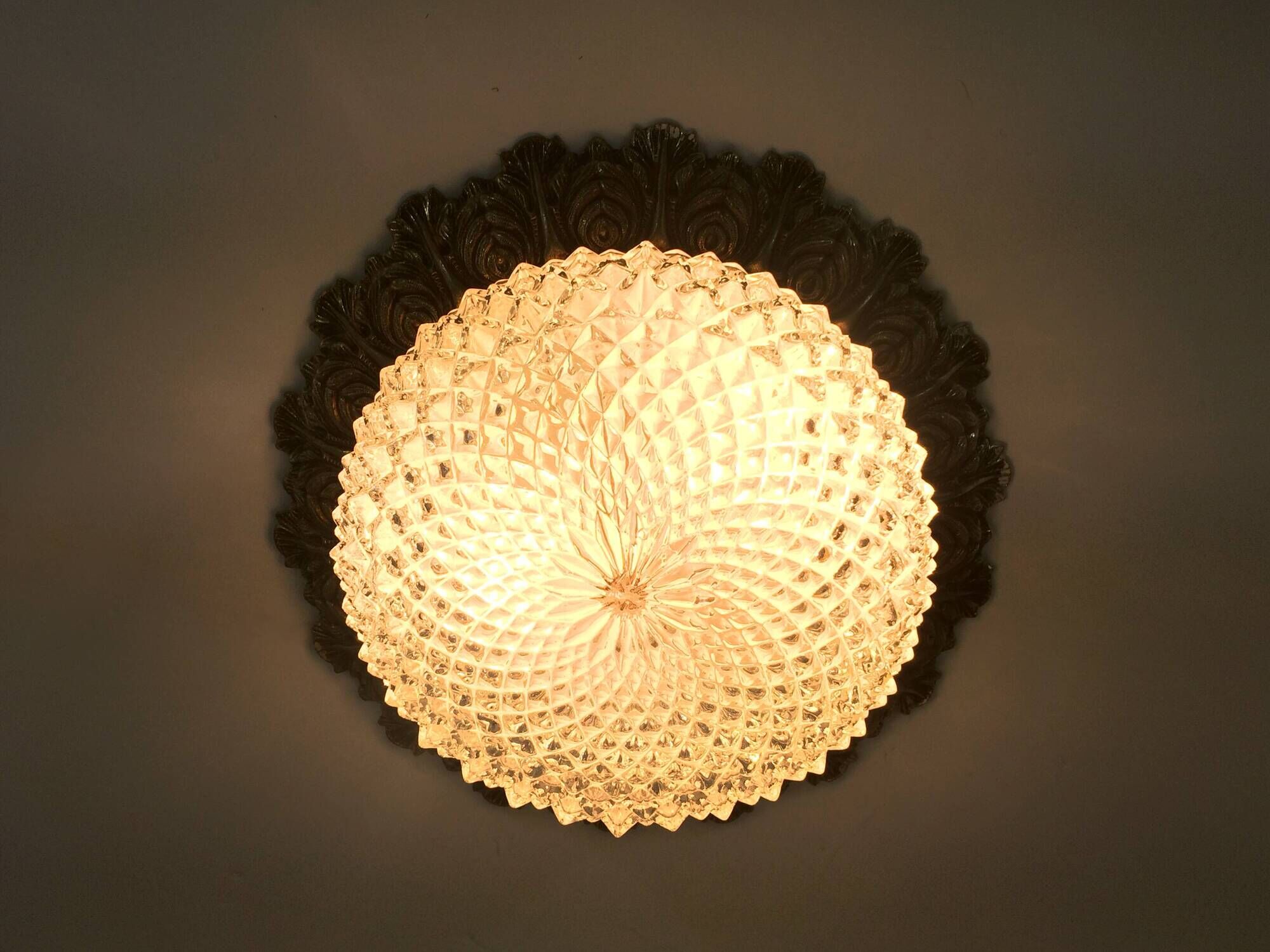 Brass and gold metal ceiling and diamond chiseled glass globe, double lights. Year 80