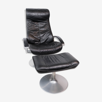 Fauteuil avec tabouret recouvert de cuir noir de design danois, années 1970