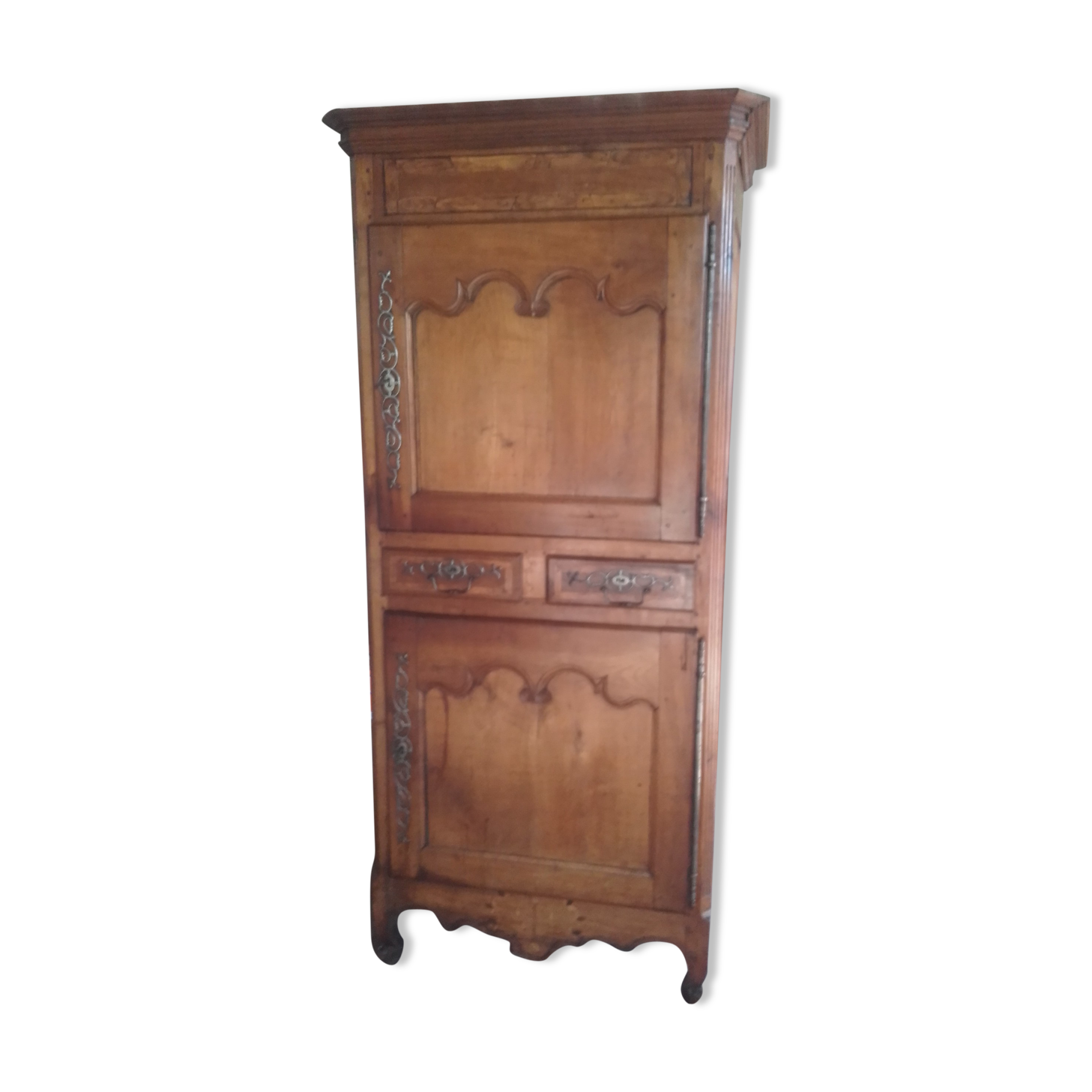 Wardrobe in 18th century walnut