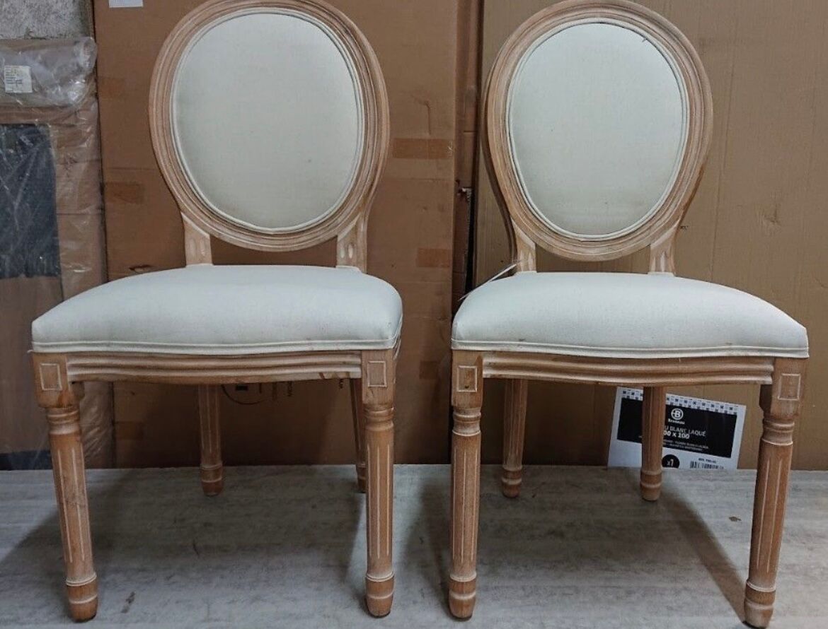 Pair of style chairs