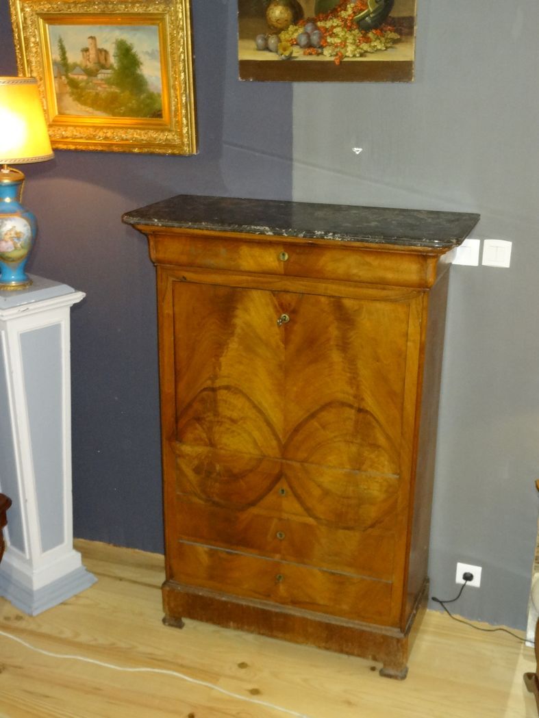 Secretary Louis Philippe in walnut and walnut plating 98 x 143 cm