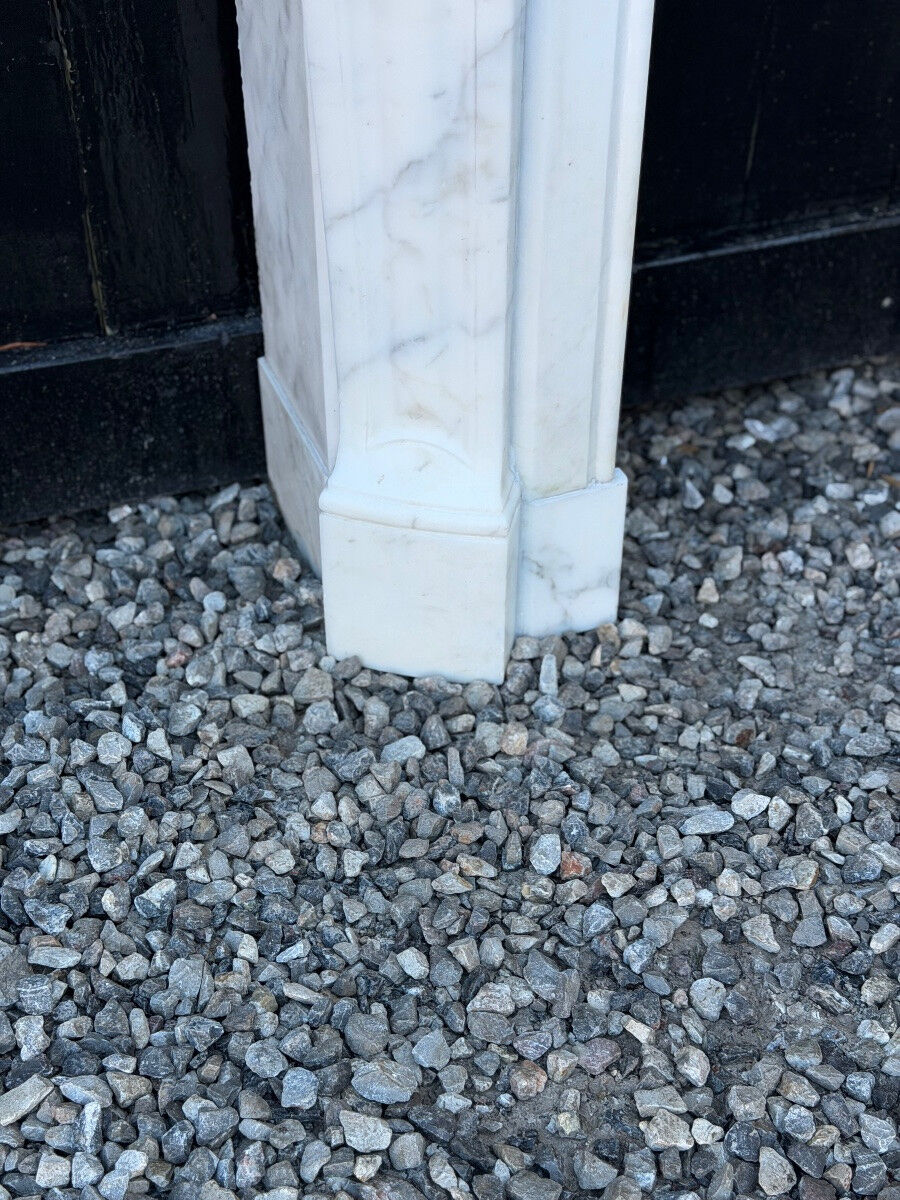 Louis XV style fireplace in Carrara marble, around 1900.