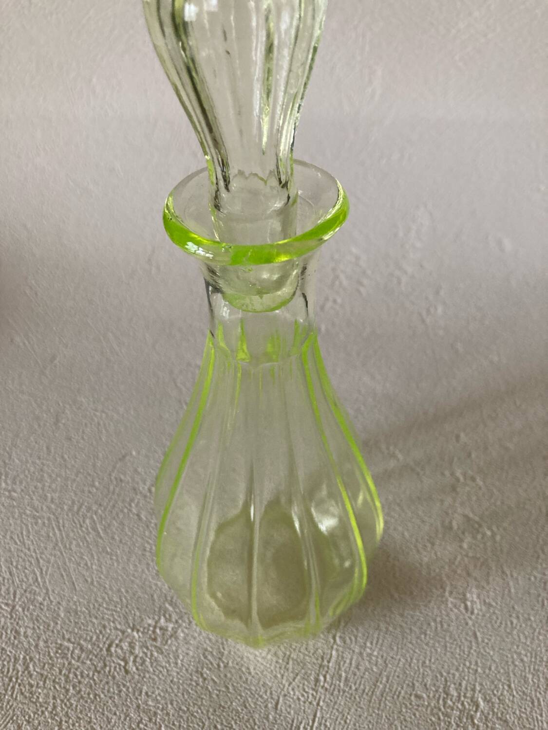 Small uraline carafe