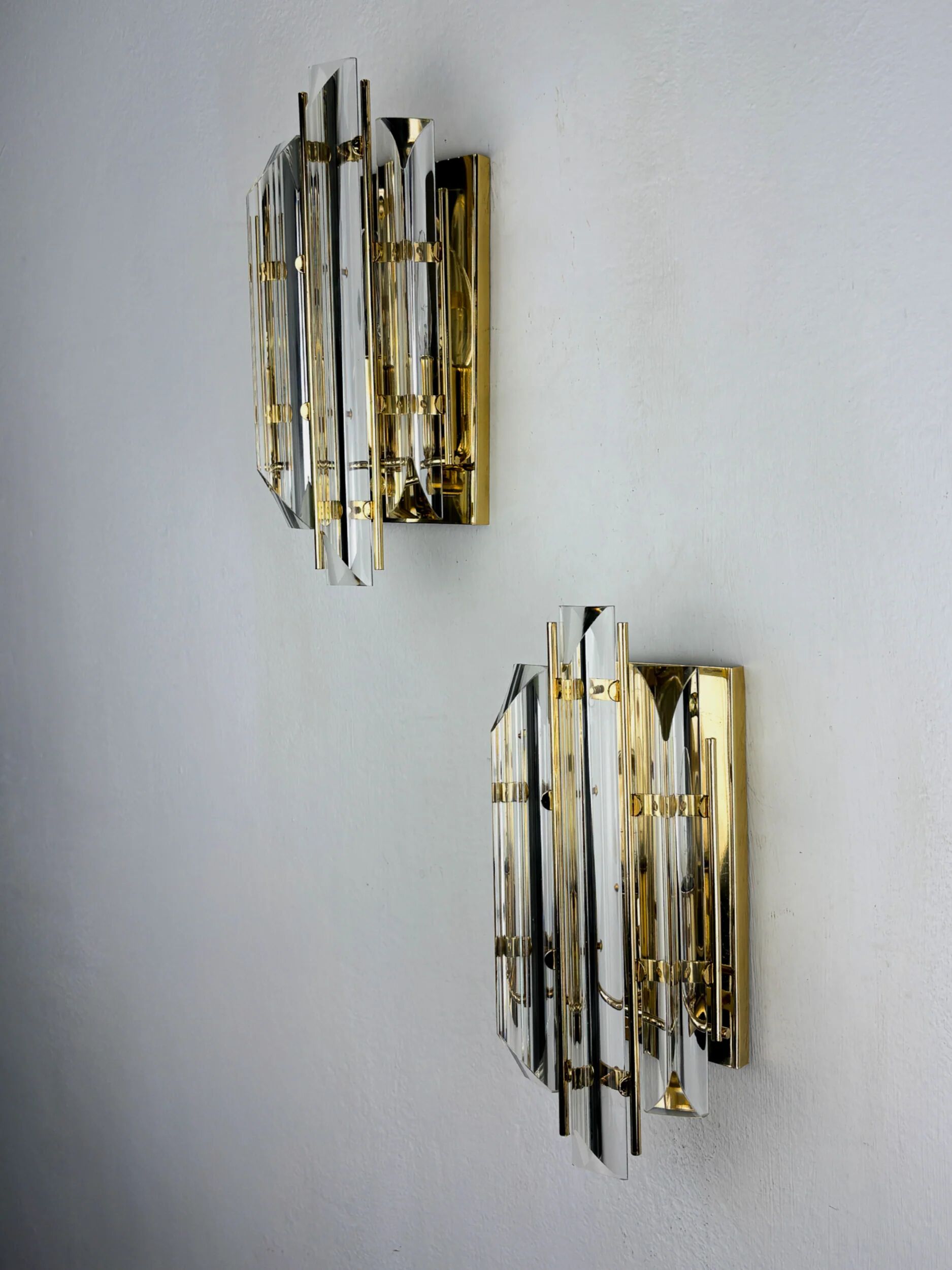 Pair of Venini wall lights, Murano cut glass, 1970s, Italy
