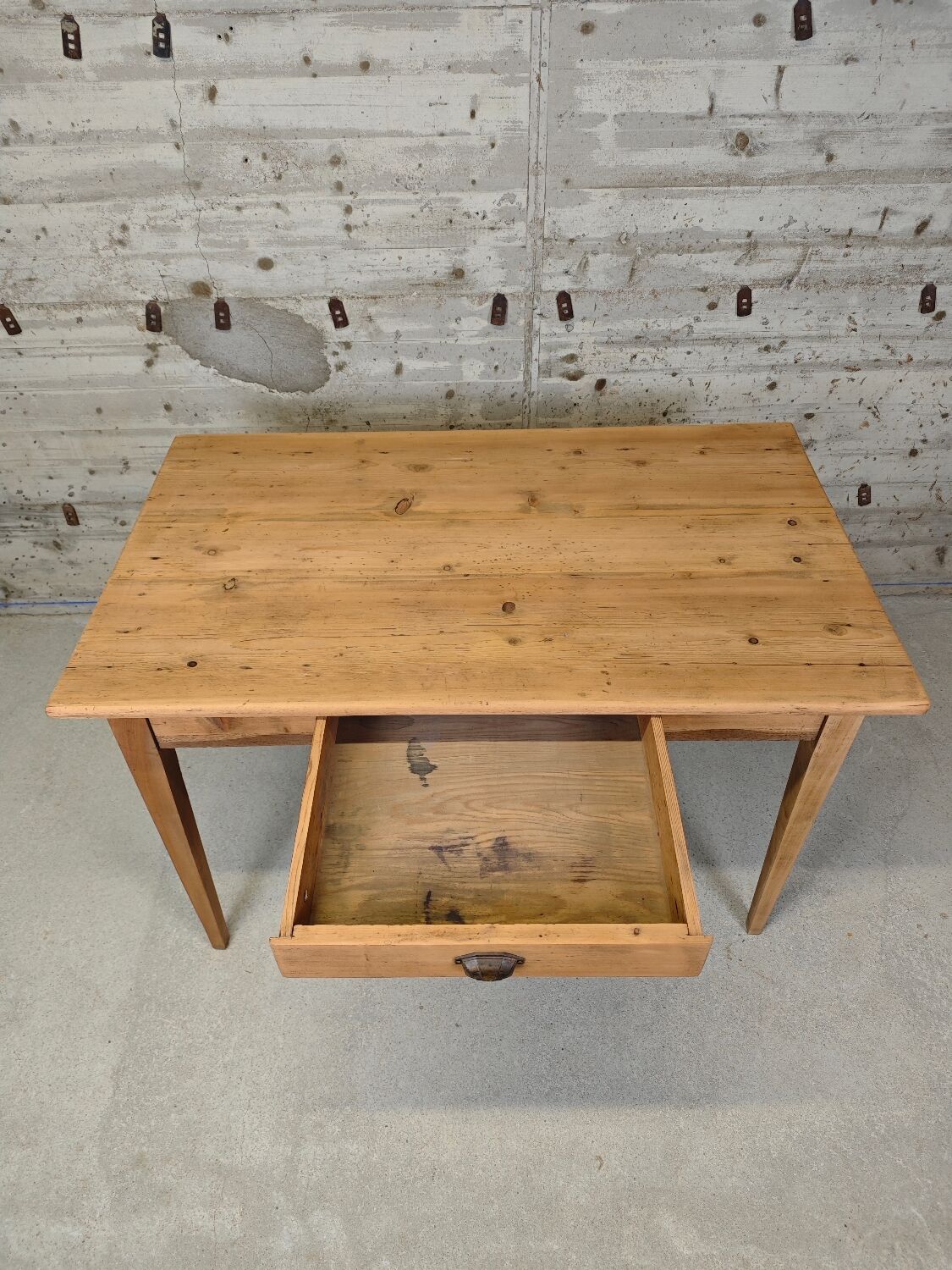 Dining table for 4/6 people