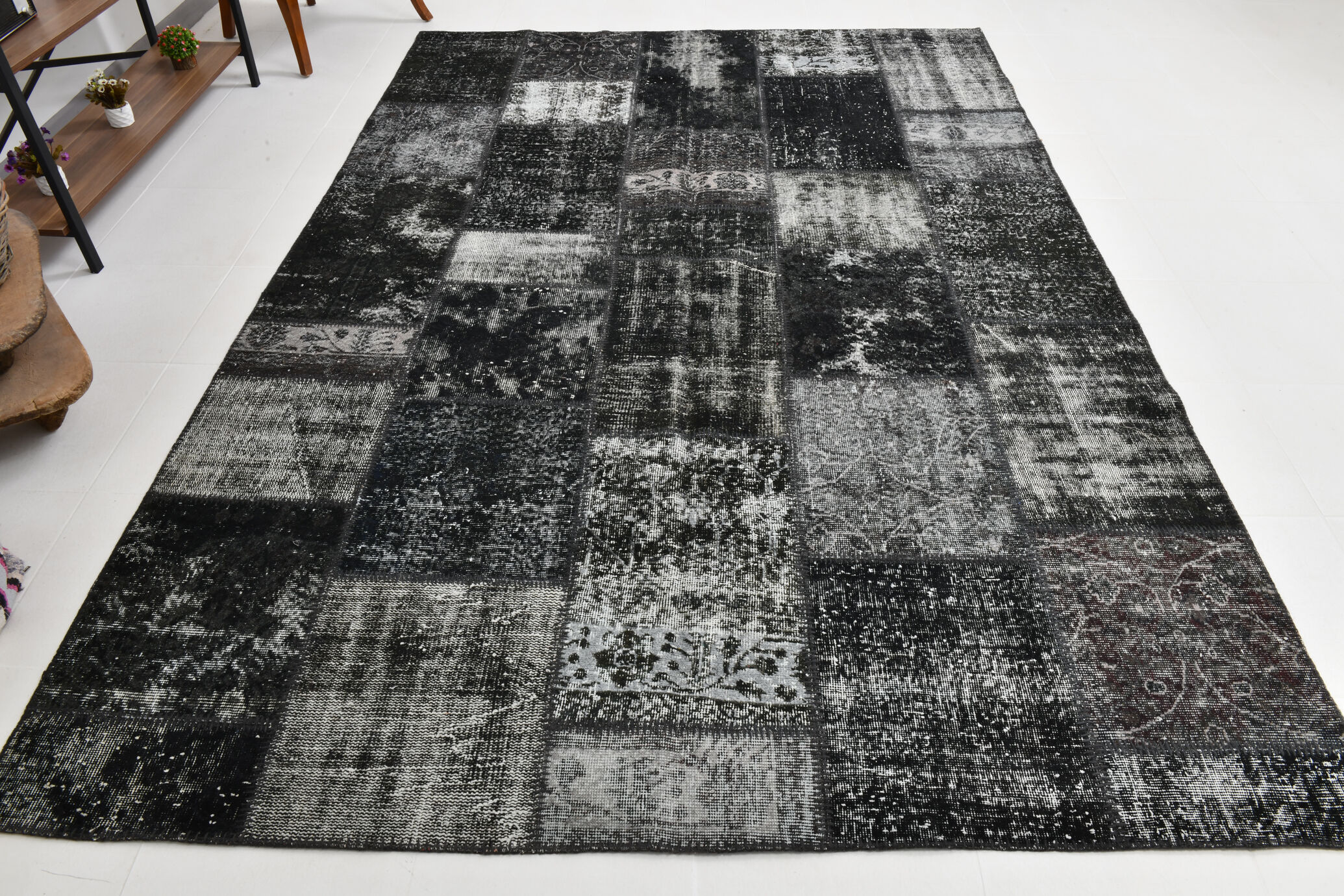 7x10 white & black oriental carpet