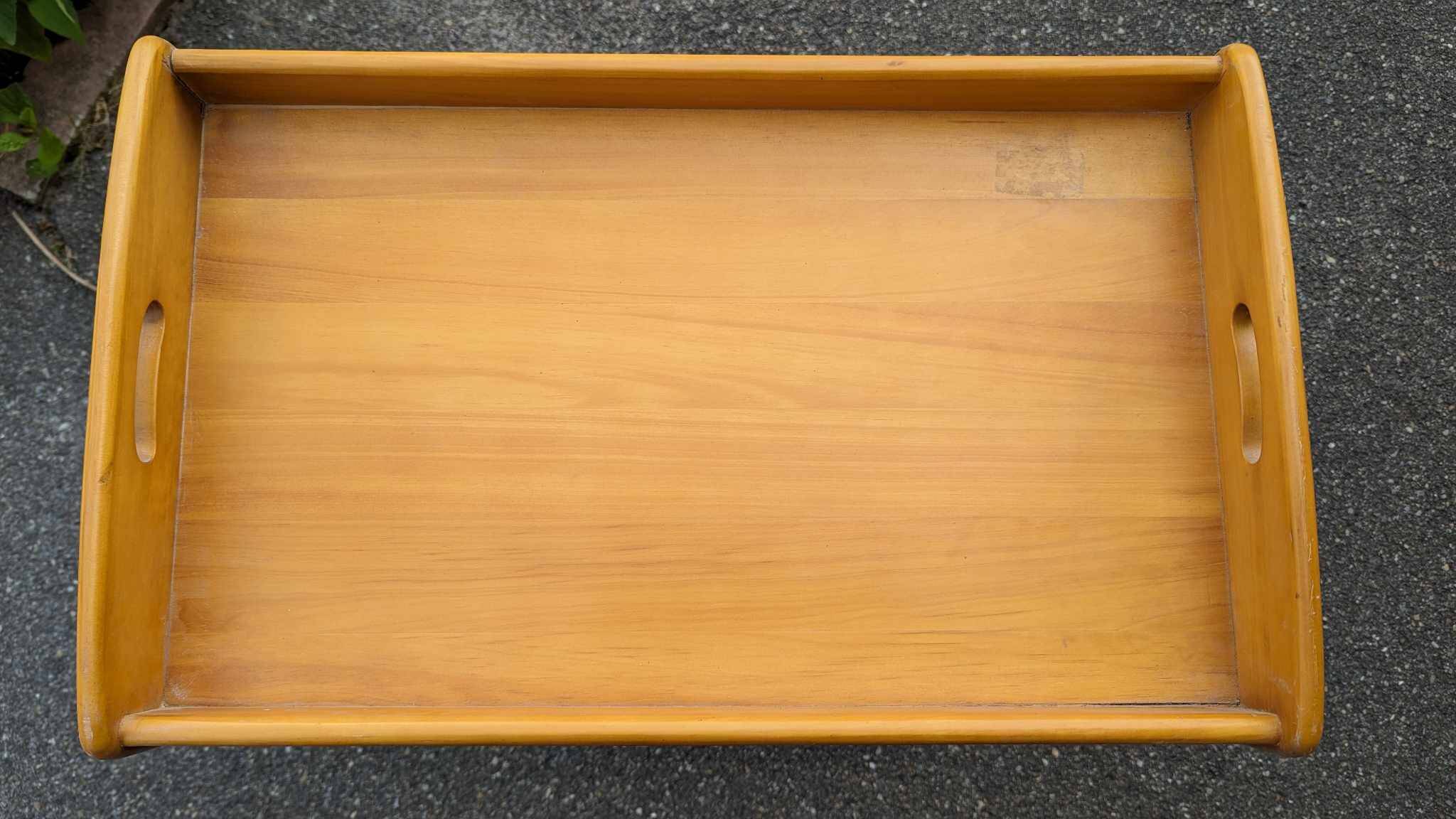 Foldable wooden service