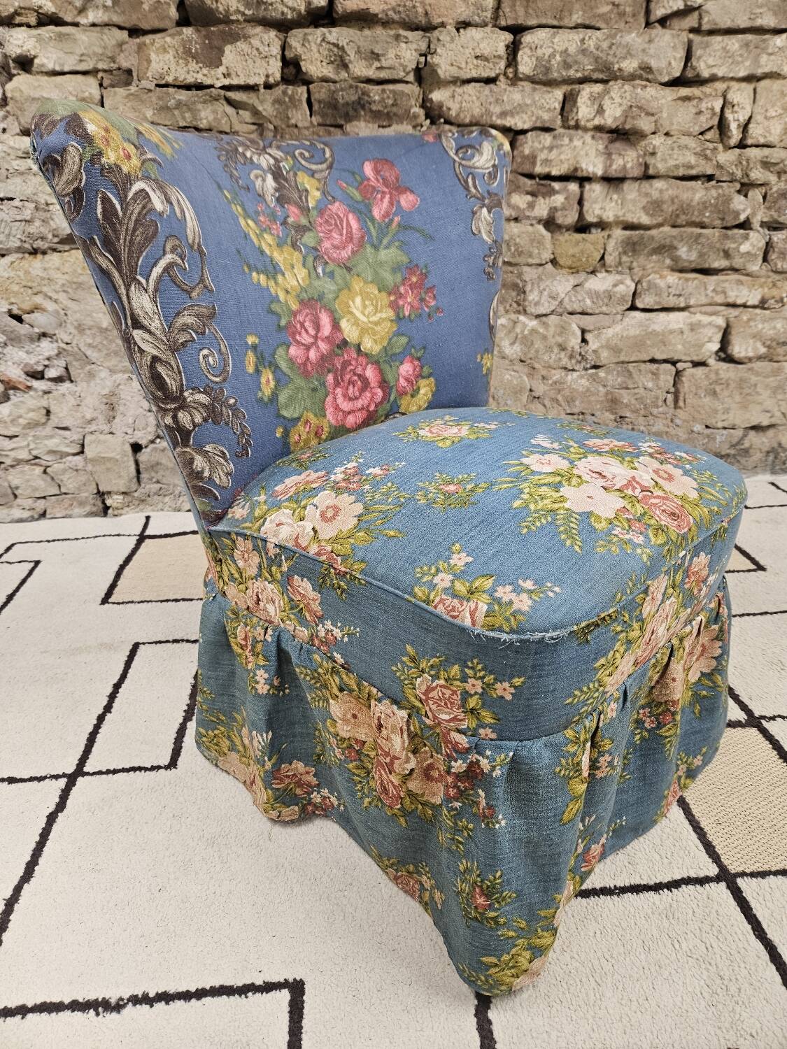 Fauteuil coktail en tissu fleuri, 1960