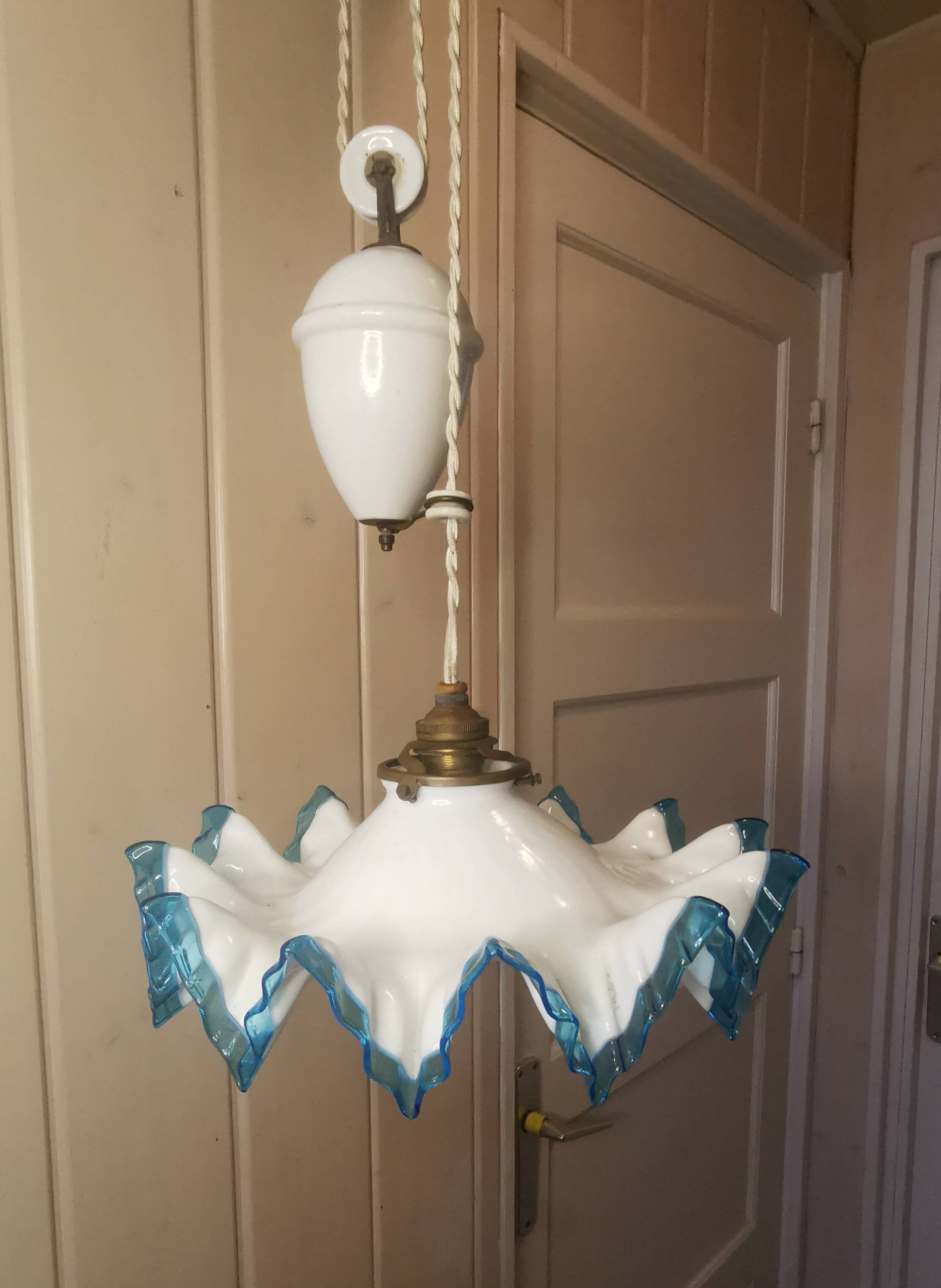 Suspension Up and down Opaline and porcelain