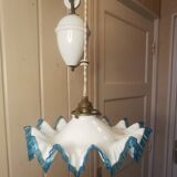 Suspension monte et baisse en opaline et porcelaine