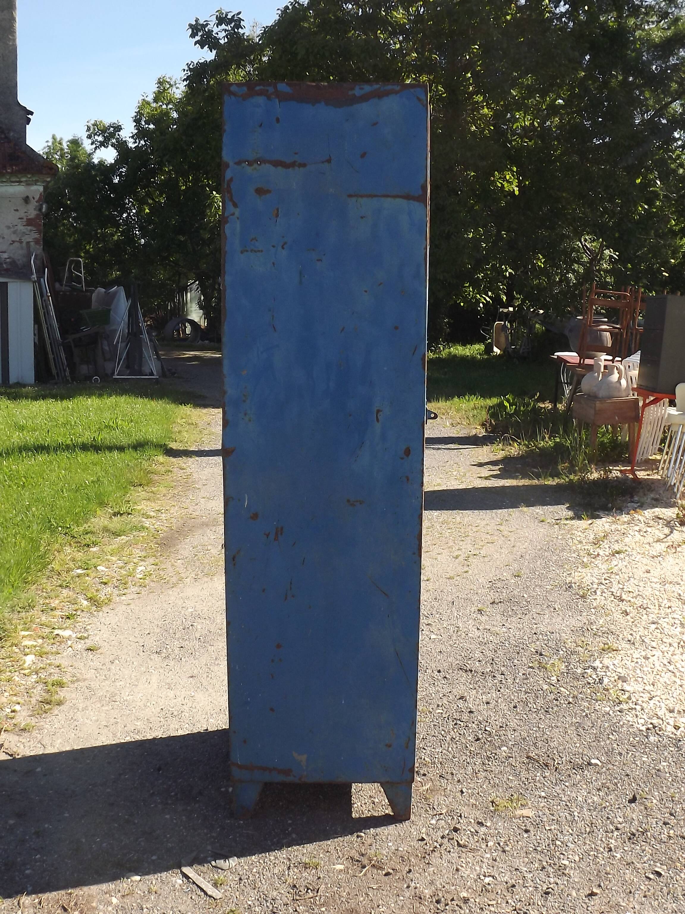 Industrial iron dressing cabinet