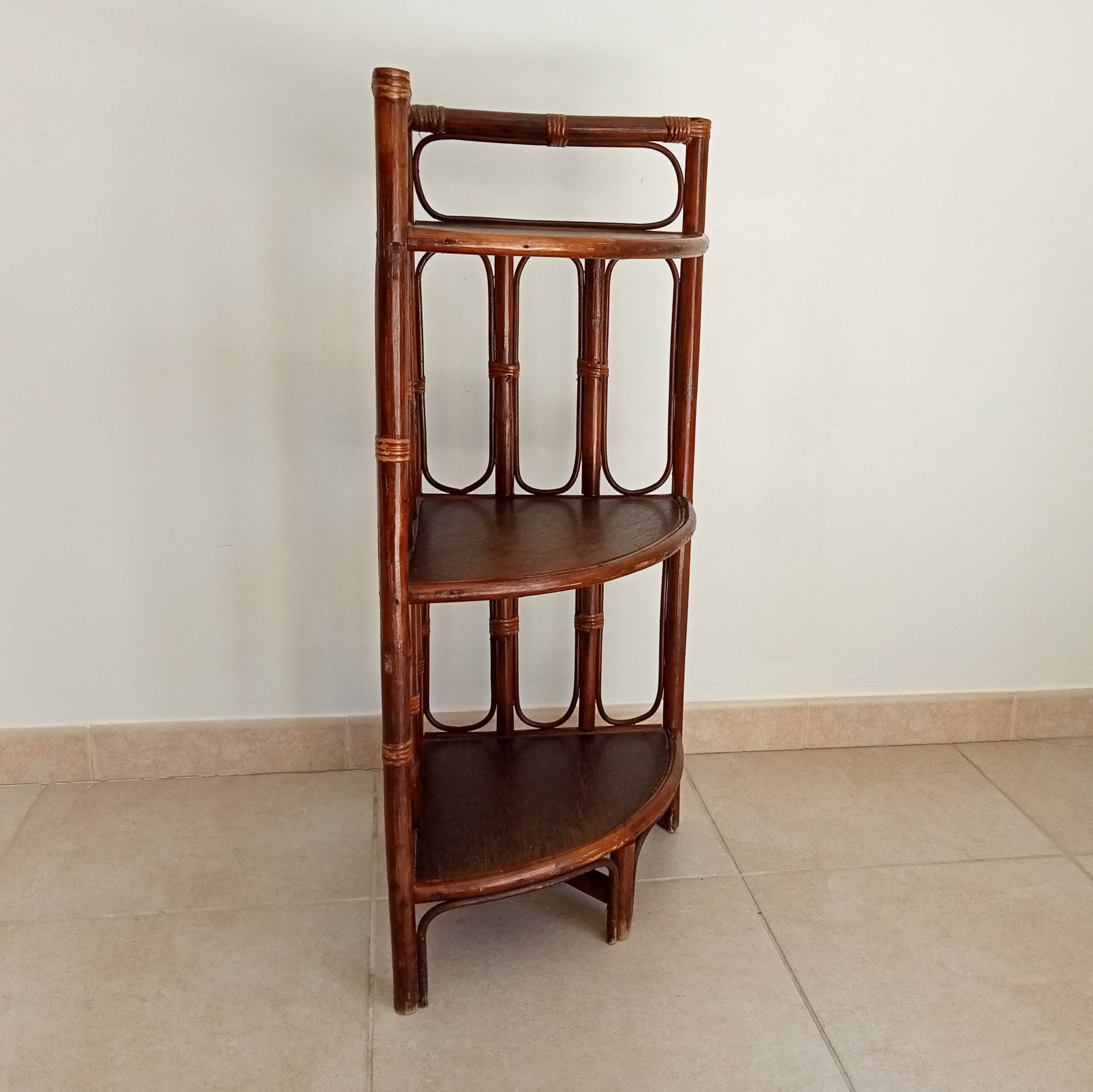 Étagère d' angle vintage bambou et rotin années 70