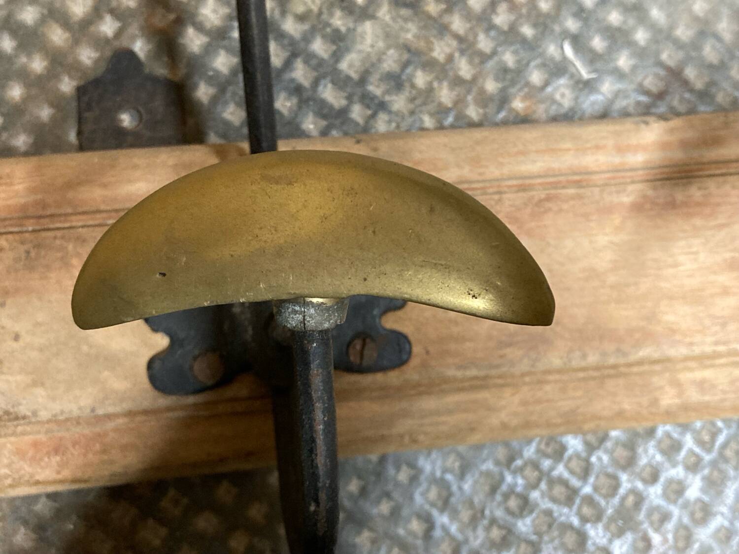 Porte manteau 2 patères en bois, fer et laiton
