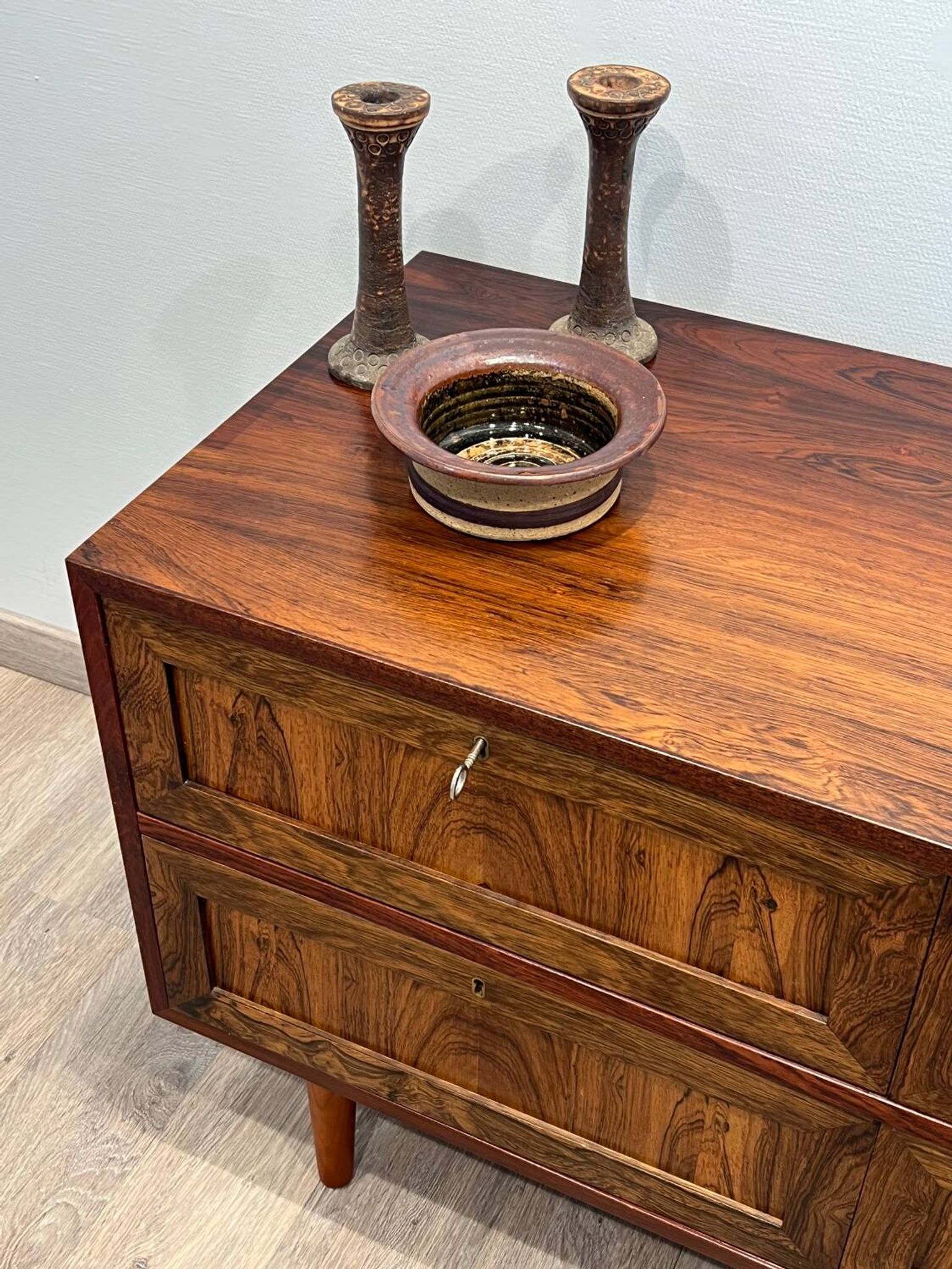 Meuble bas scandinave en palissandre de Rio