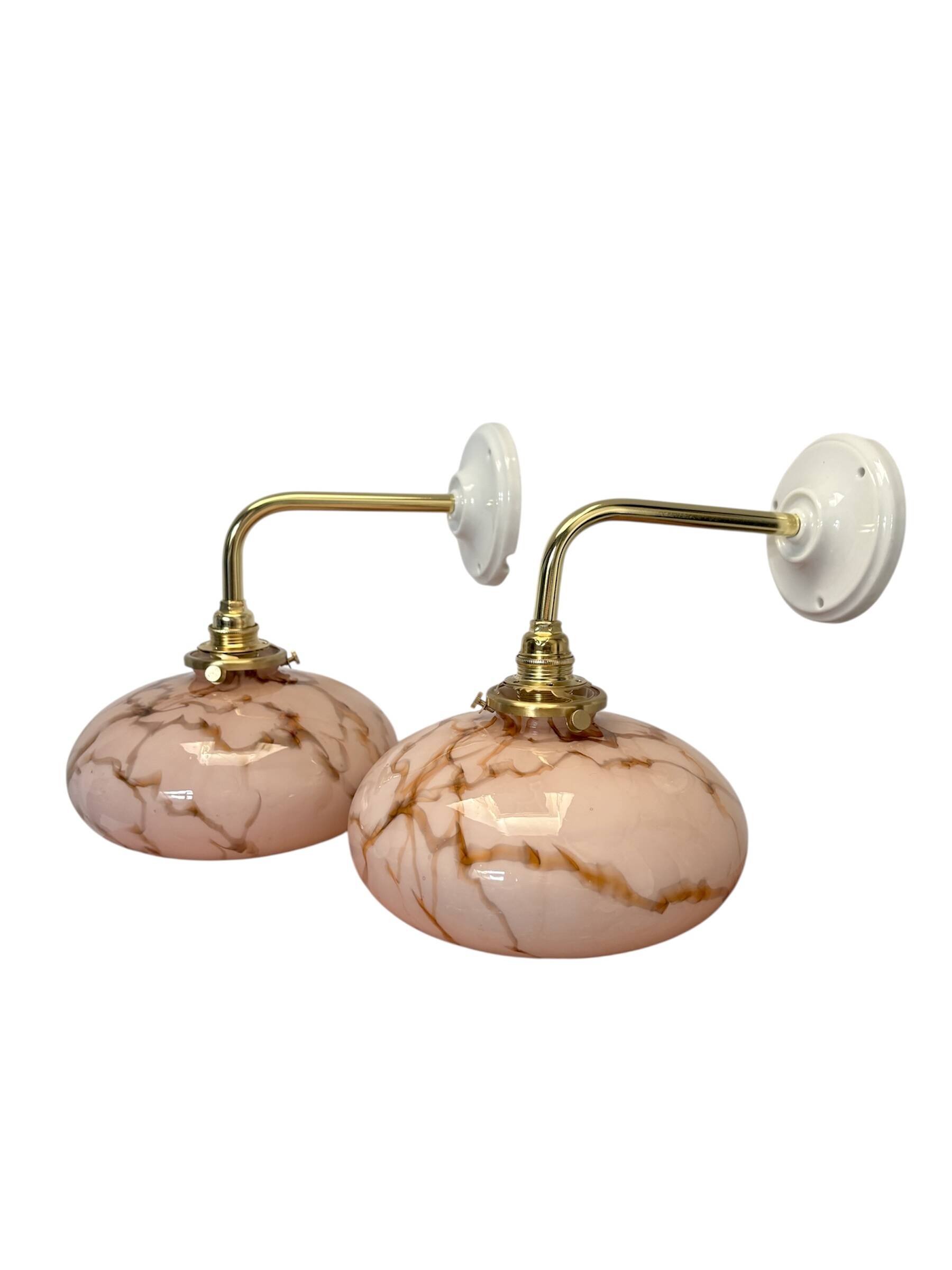 Paire d’appliques murales Art Déco en opaline marbrée