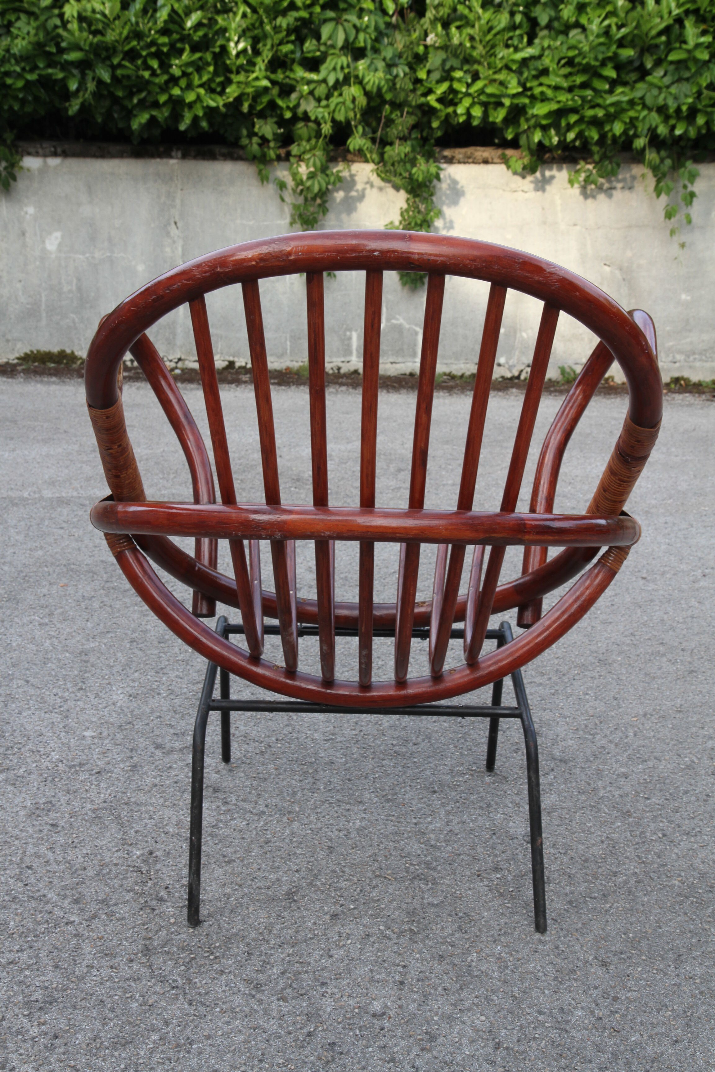 Rattan shell armchair with metal feet