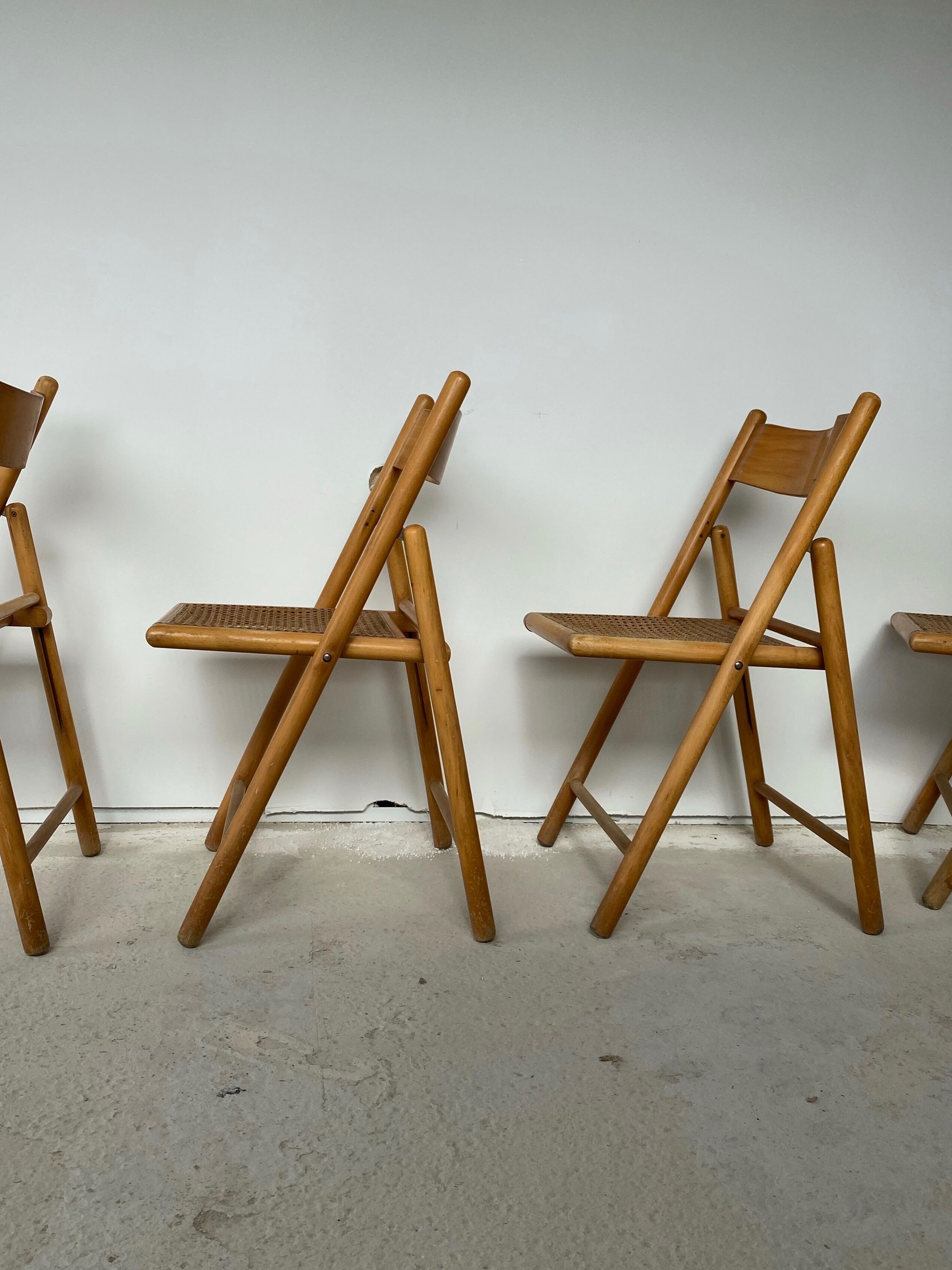 Set of 4 folding chairs, vintage design, wooden structure and canned seat. Around 1970