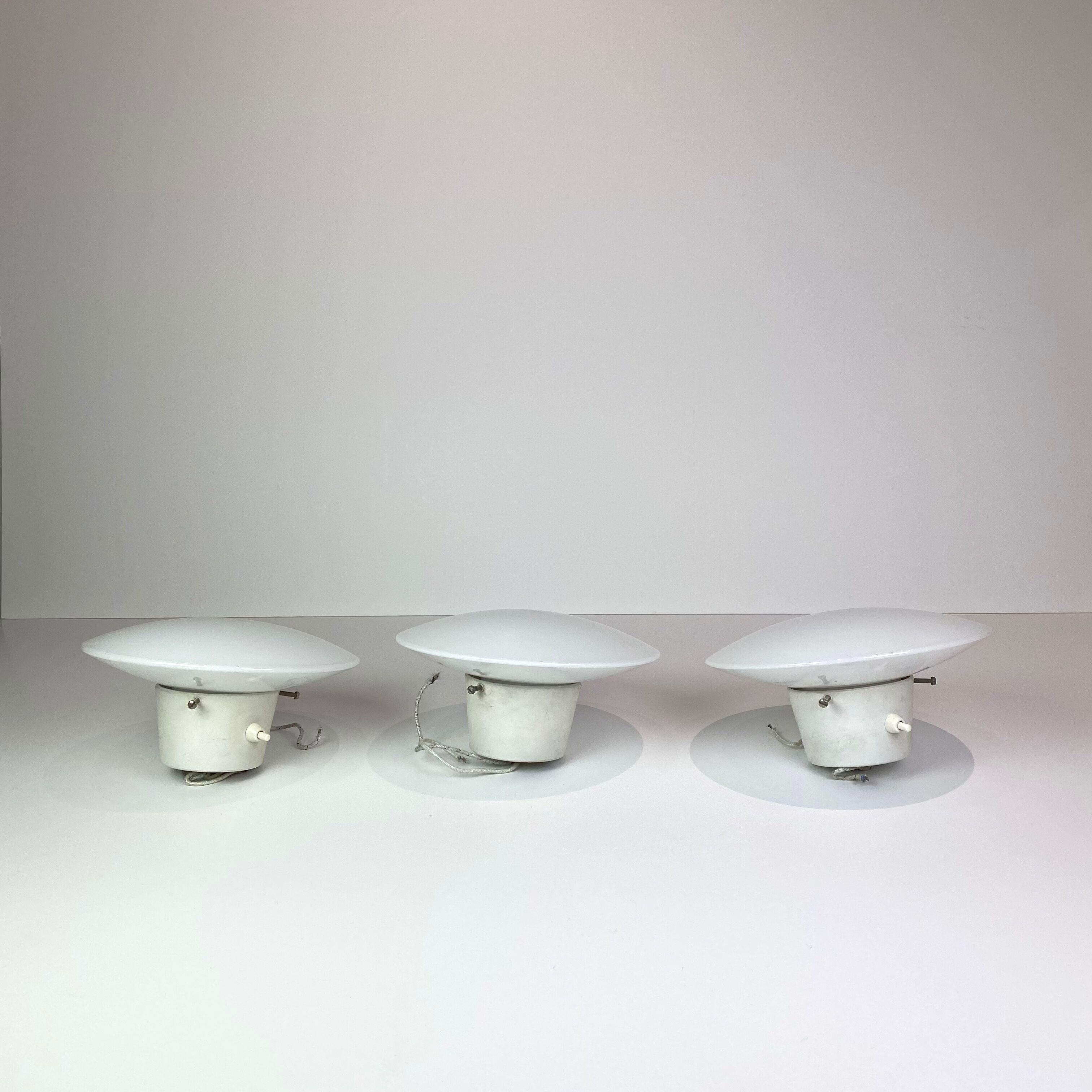 3 plafonniers d’Arne Jacobsen et Louis Poulsen, années 1960