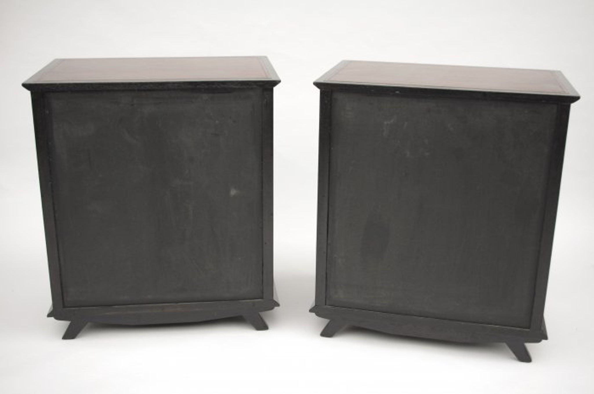 Paire de buffets en laque noire a decor de croisillons circa 1950