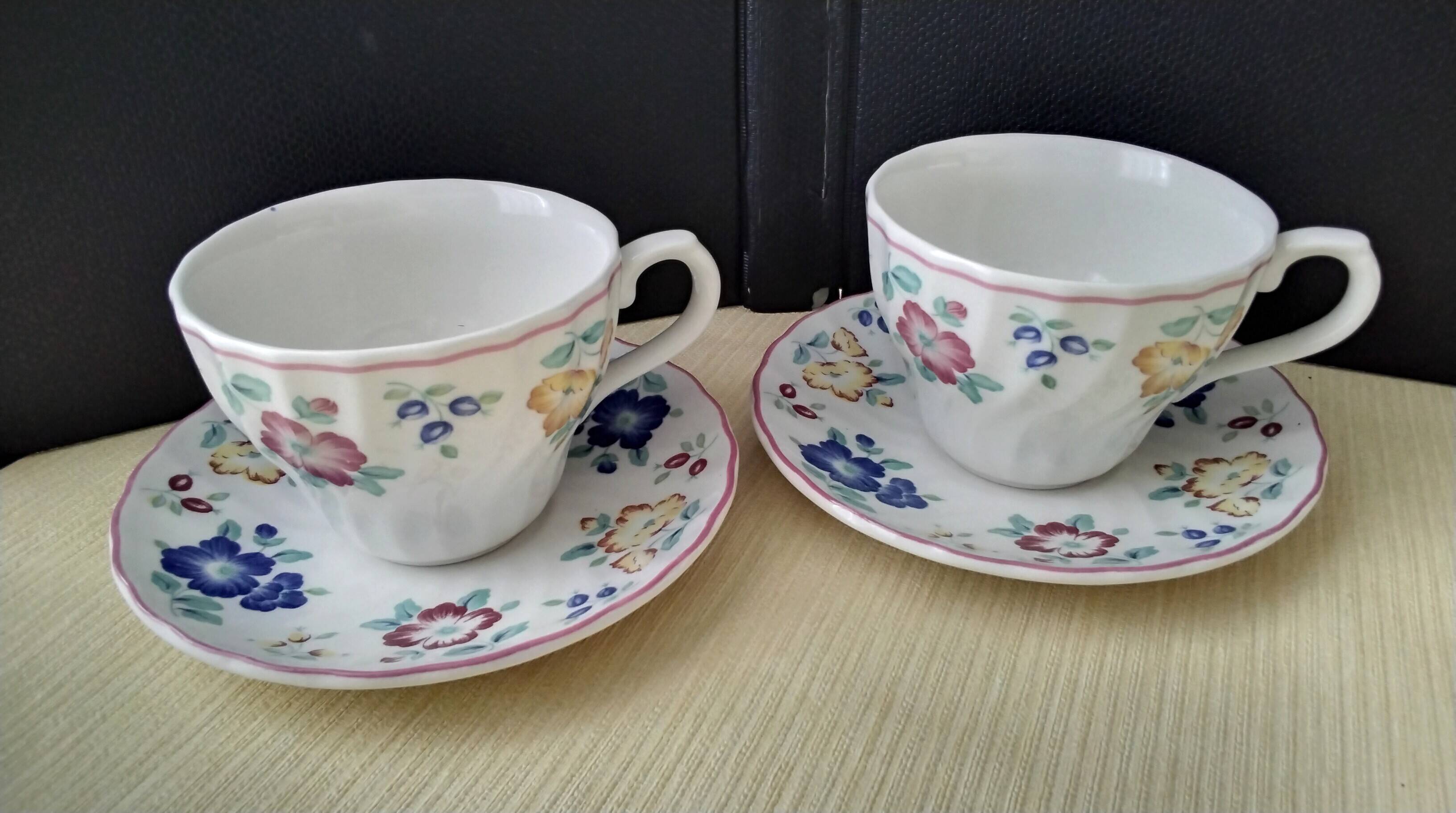 2 tea or coffee cups Porcelain Churchill Model Rosetta