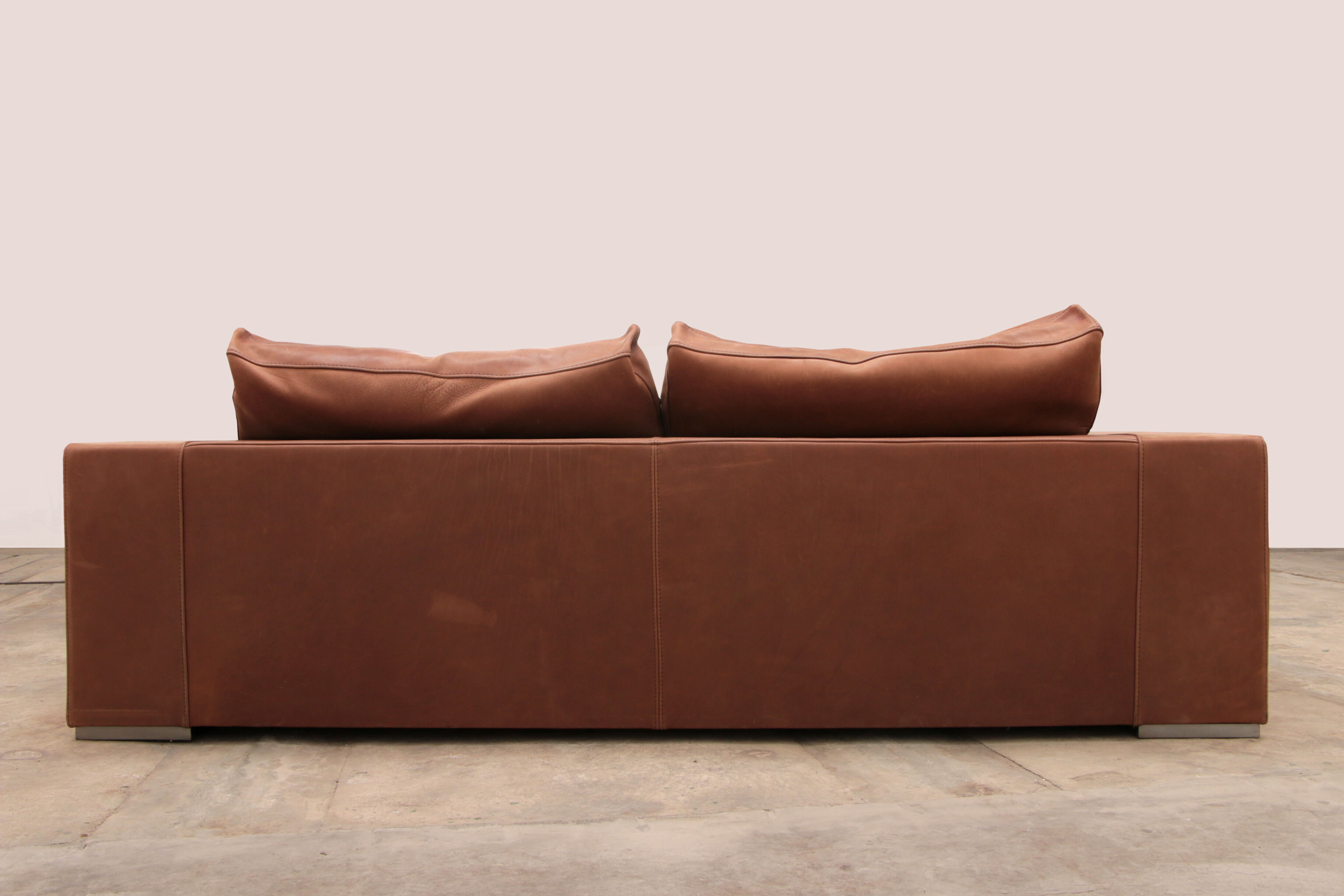 Vintage sofa gognac color model budapest design by paola navone by baxter.