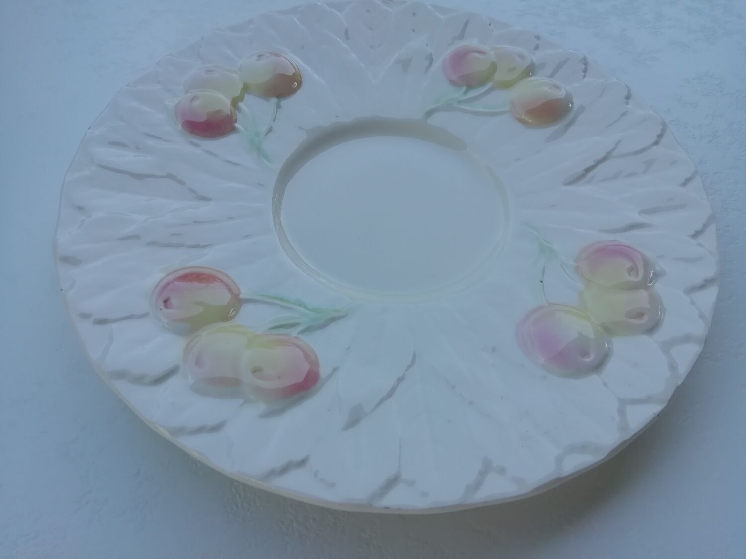 Assiette en barbotine