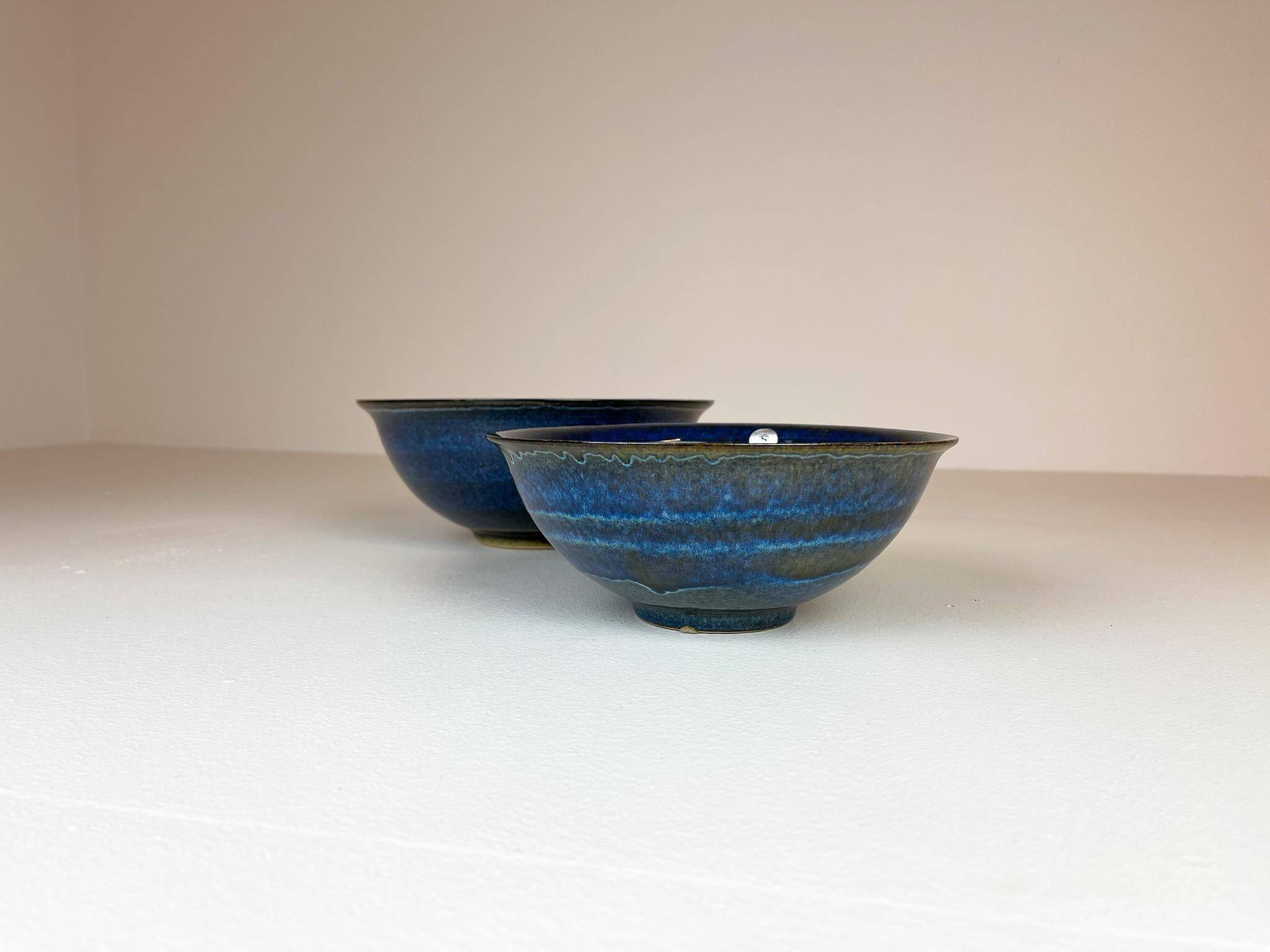 Modernist ceramic bowl by Carl-Harry Stålhane, Design Huset, Sweden.