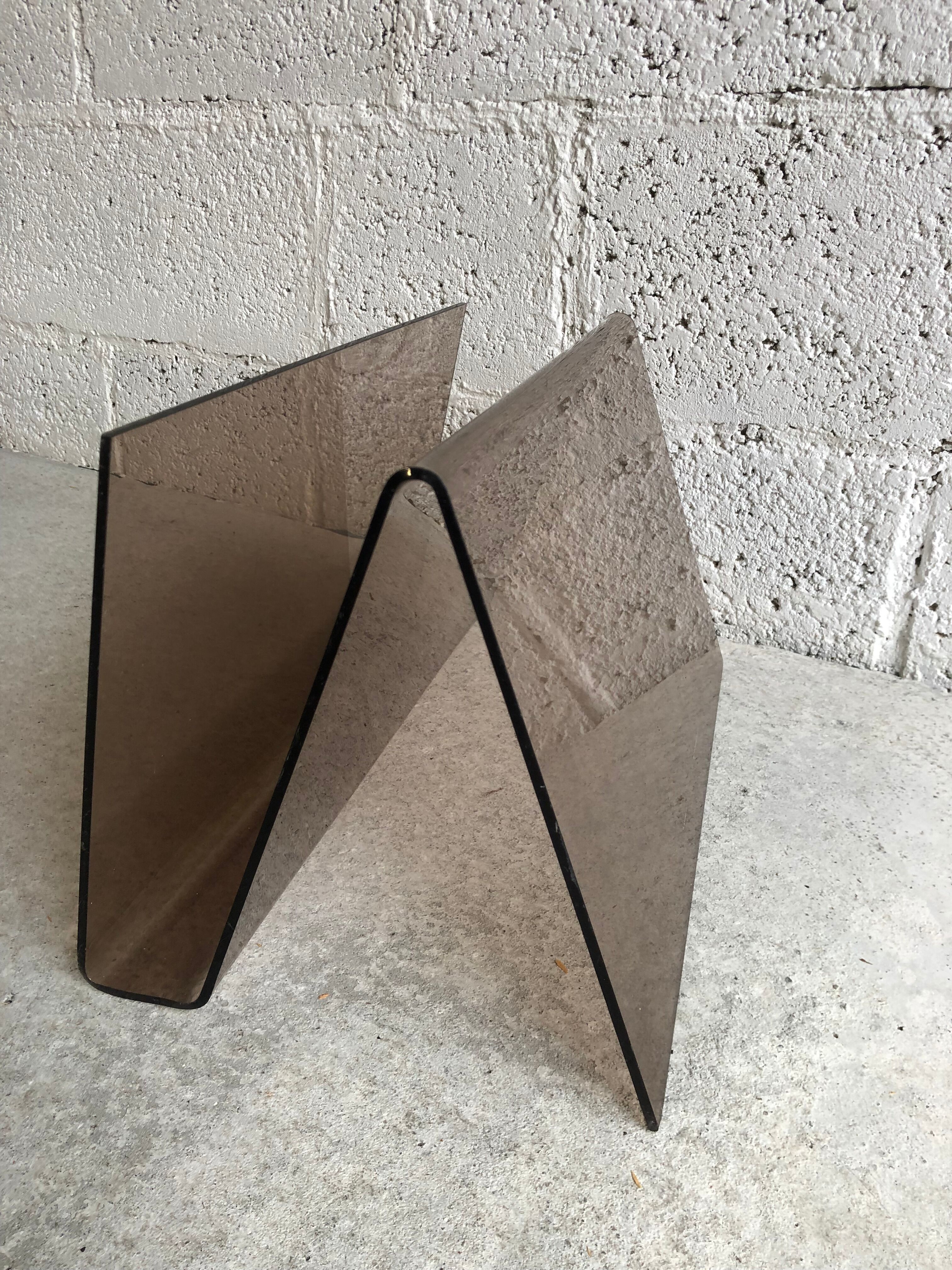 Magazine holders in altuglas 70s