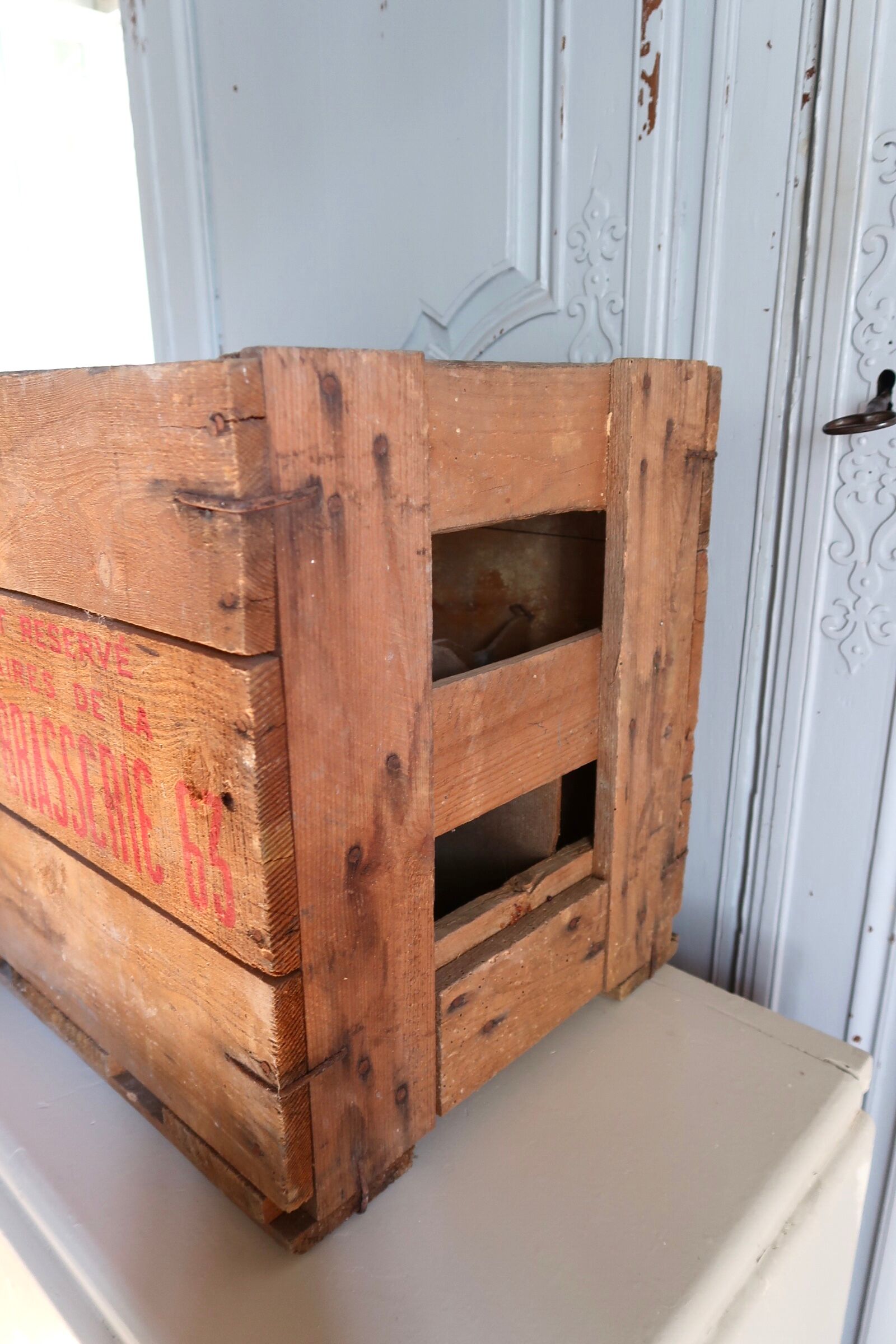 Wooden bottle locker box