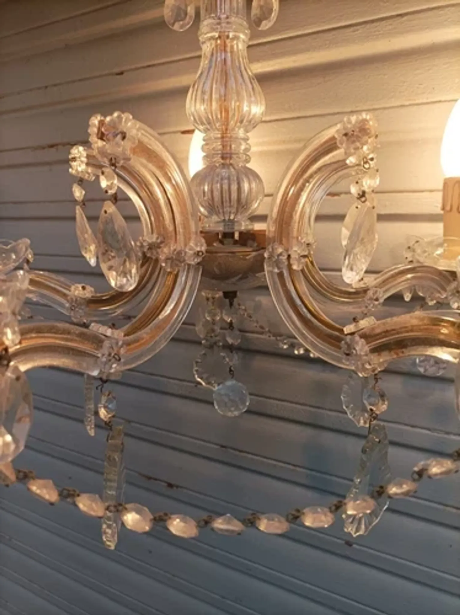 Very beautiful Venetian chandelier with 5 lights / complete and in working condition.