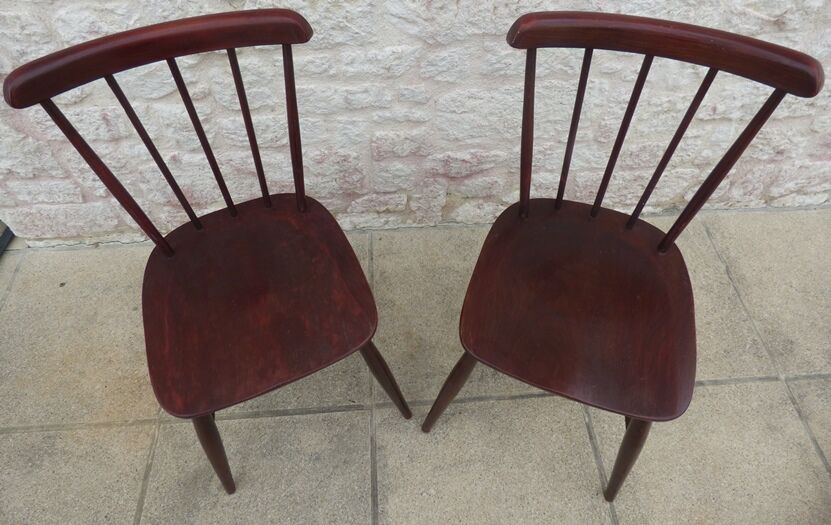Paire de chaises à barette de style Baumann en bois patinés