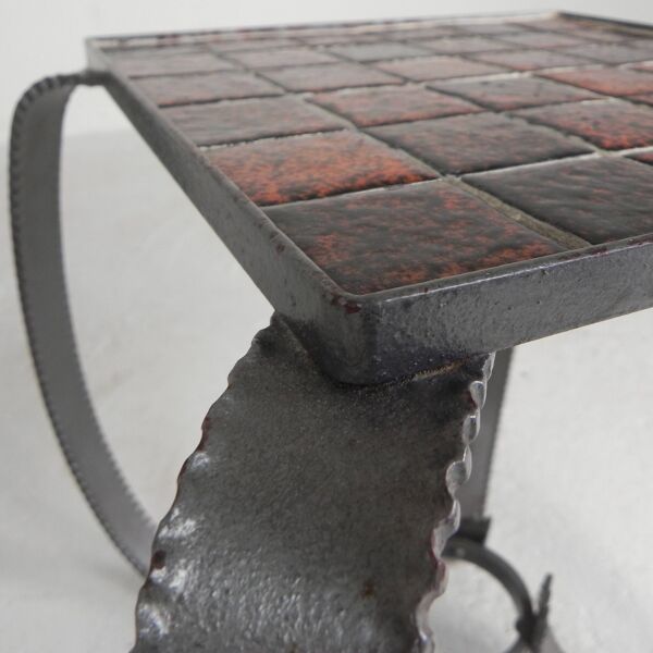Table basse brutaliste, table carrelée avec 36 carreaux, années 1950