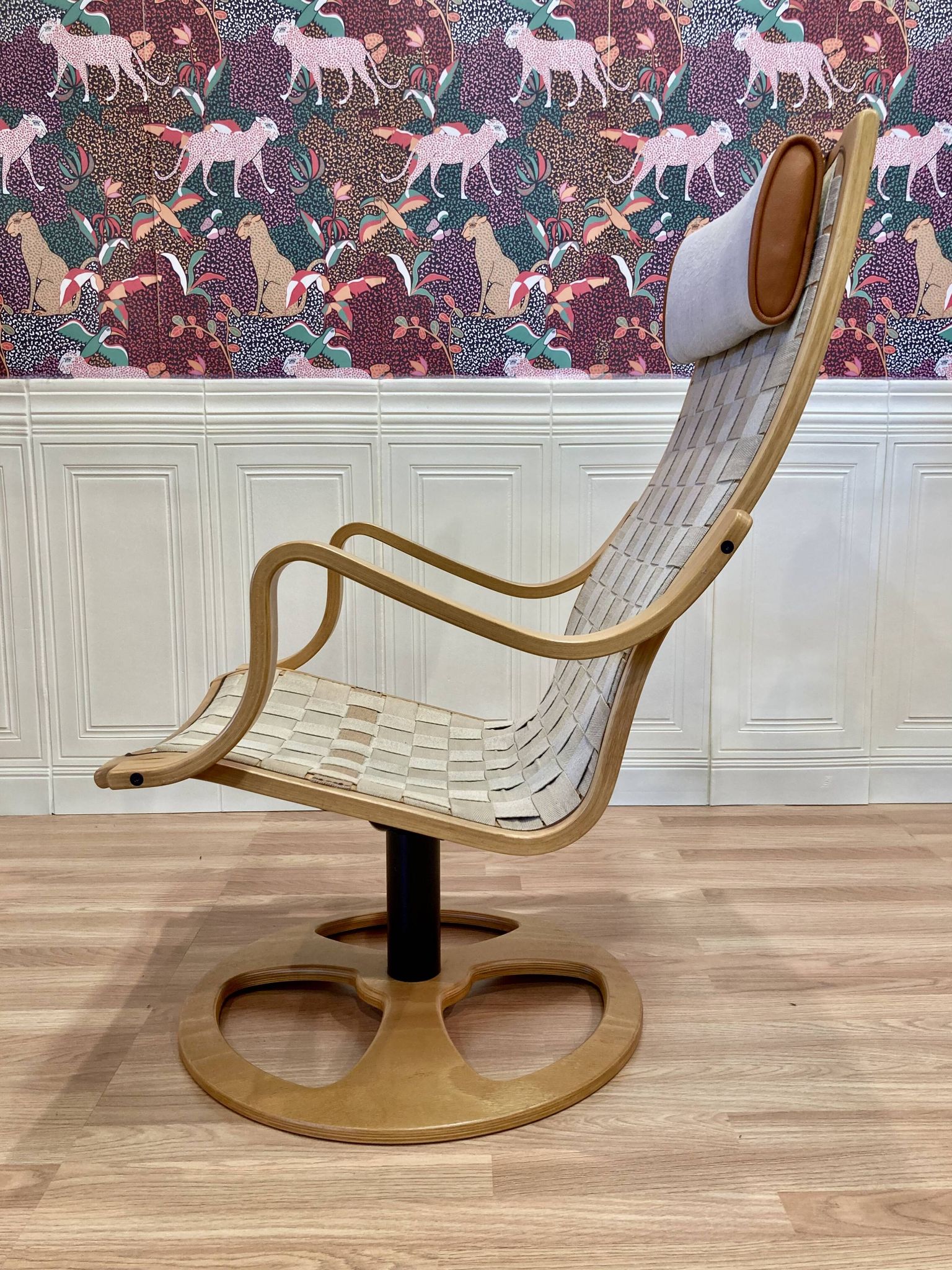 ARMCHAIR AND ITS OTTOMAN "SCANDINAVIAN DESIGN".