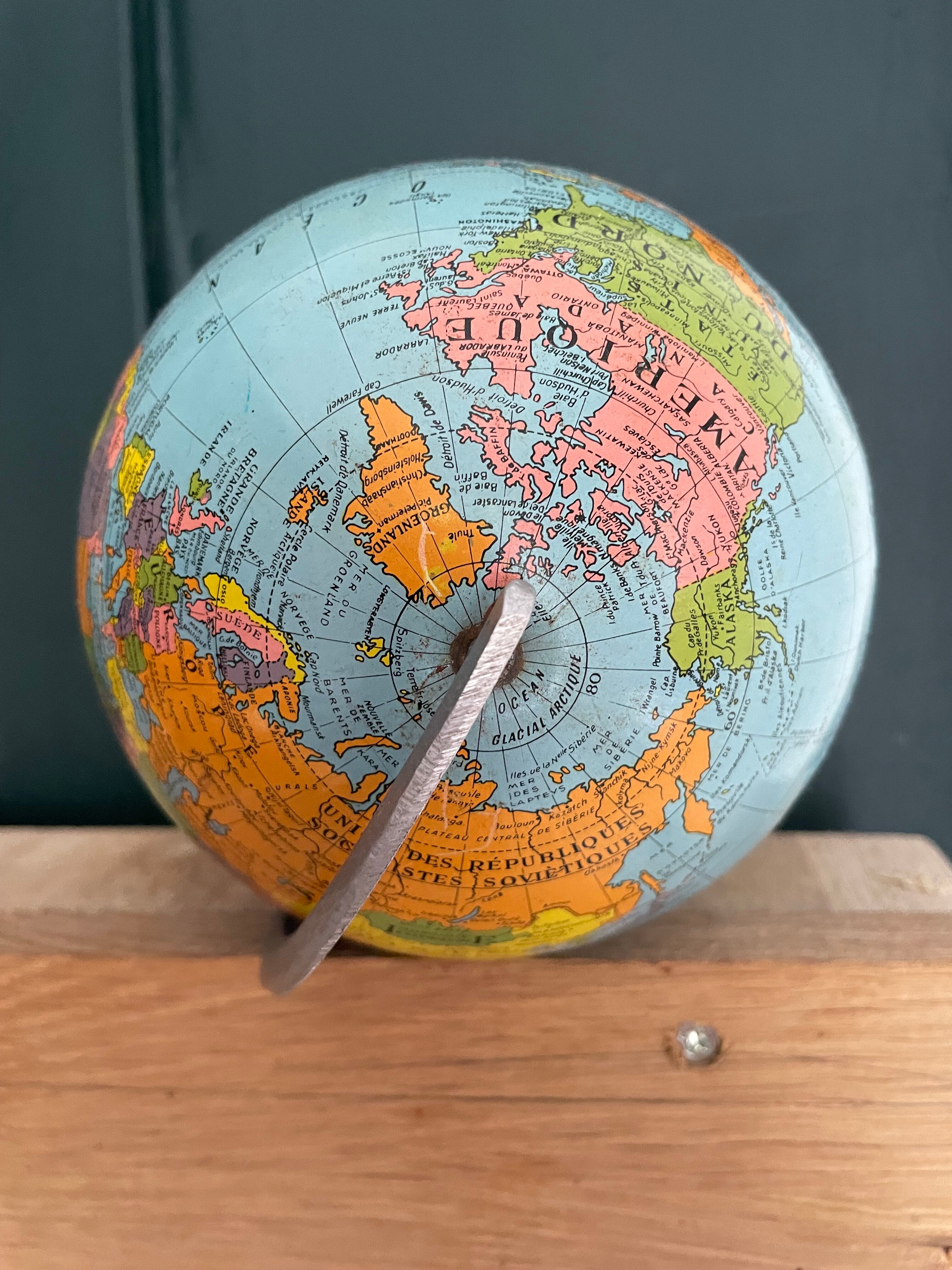 Metal globe