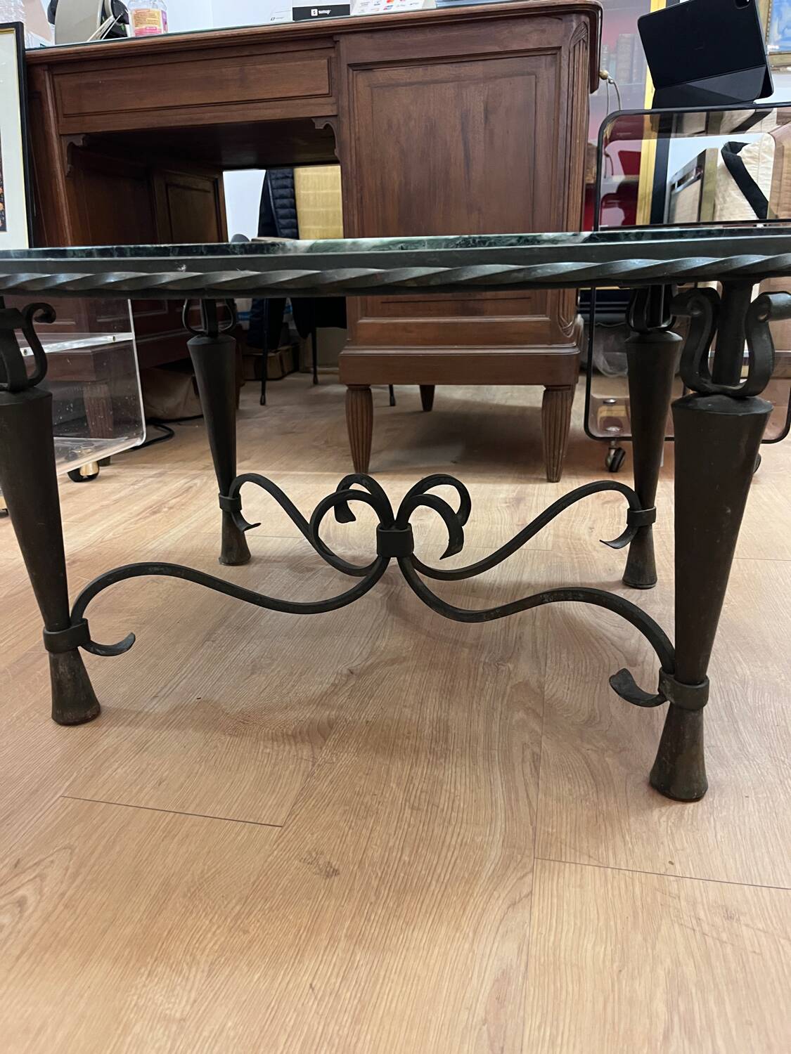 Table basse en fer forgé et marbre vert