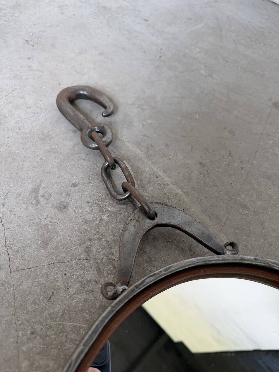 Miroir brutaliste métal et chaîne 1950