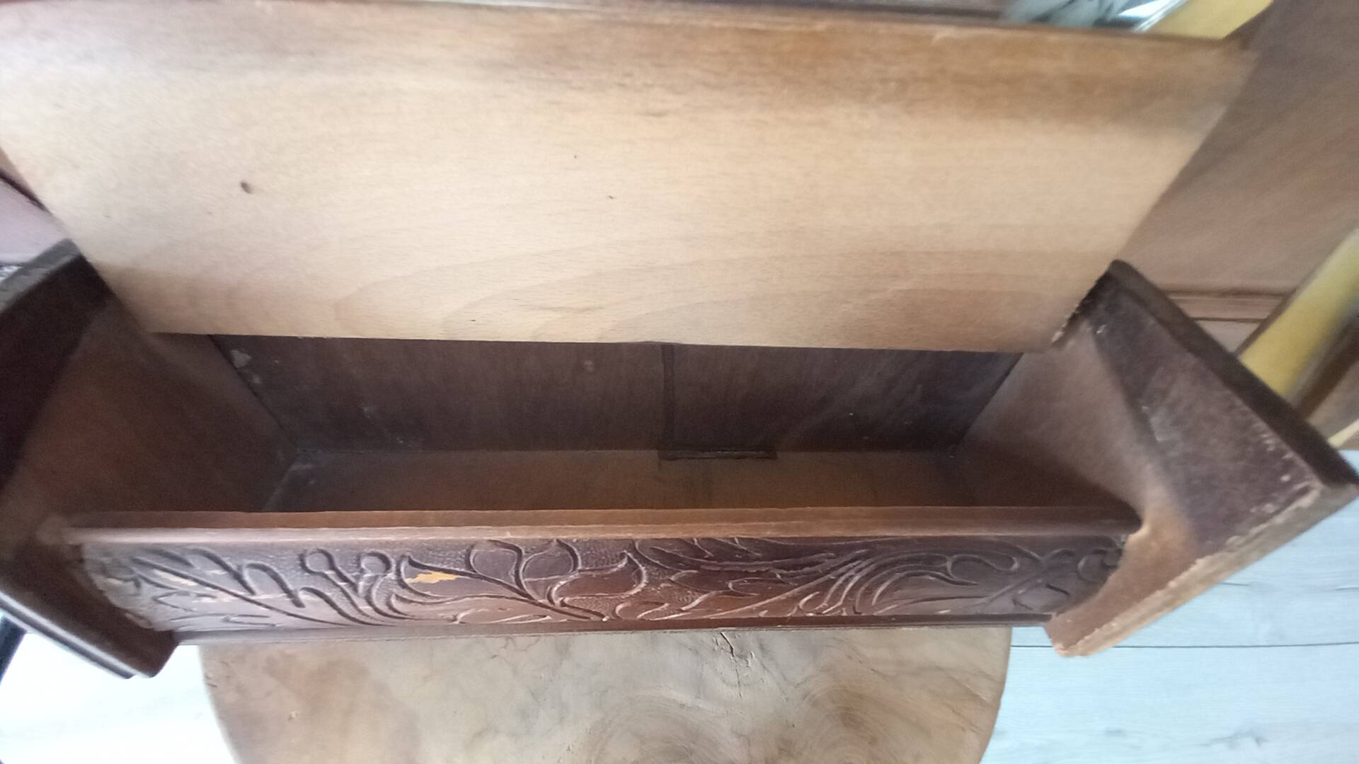 Vintage Art Deco wall coat rack in two-tone wood with engraved mirror.