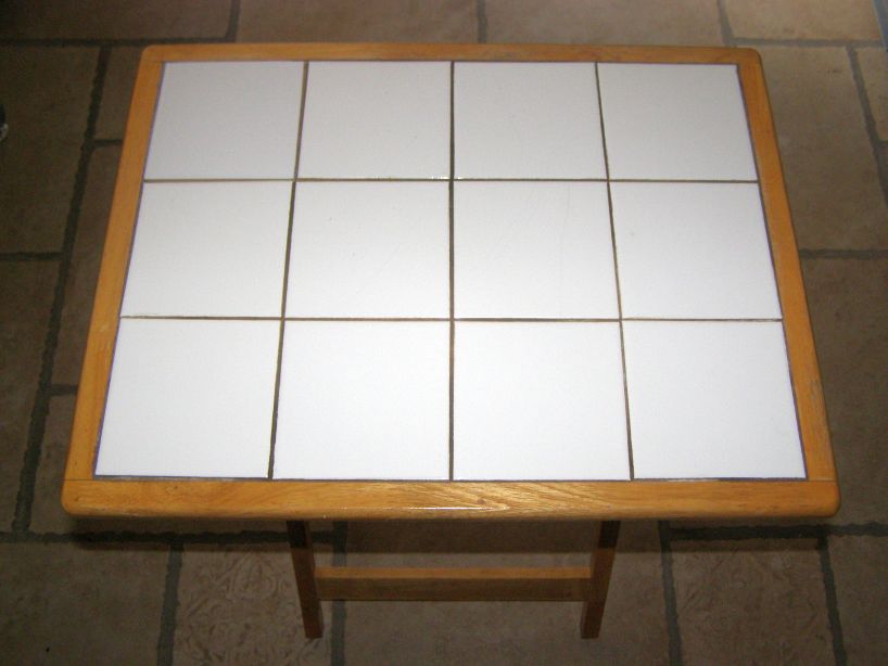 Folding table made of wood and earthenware
