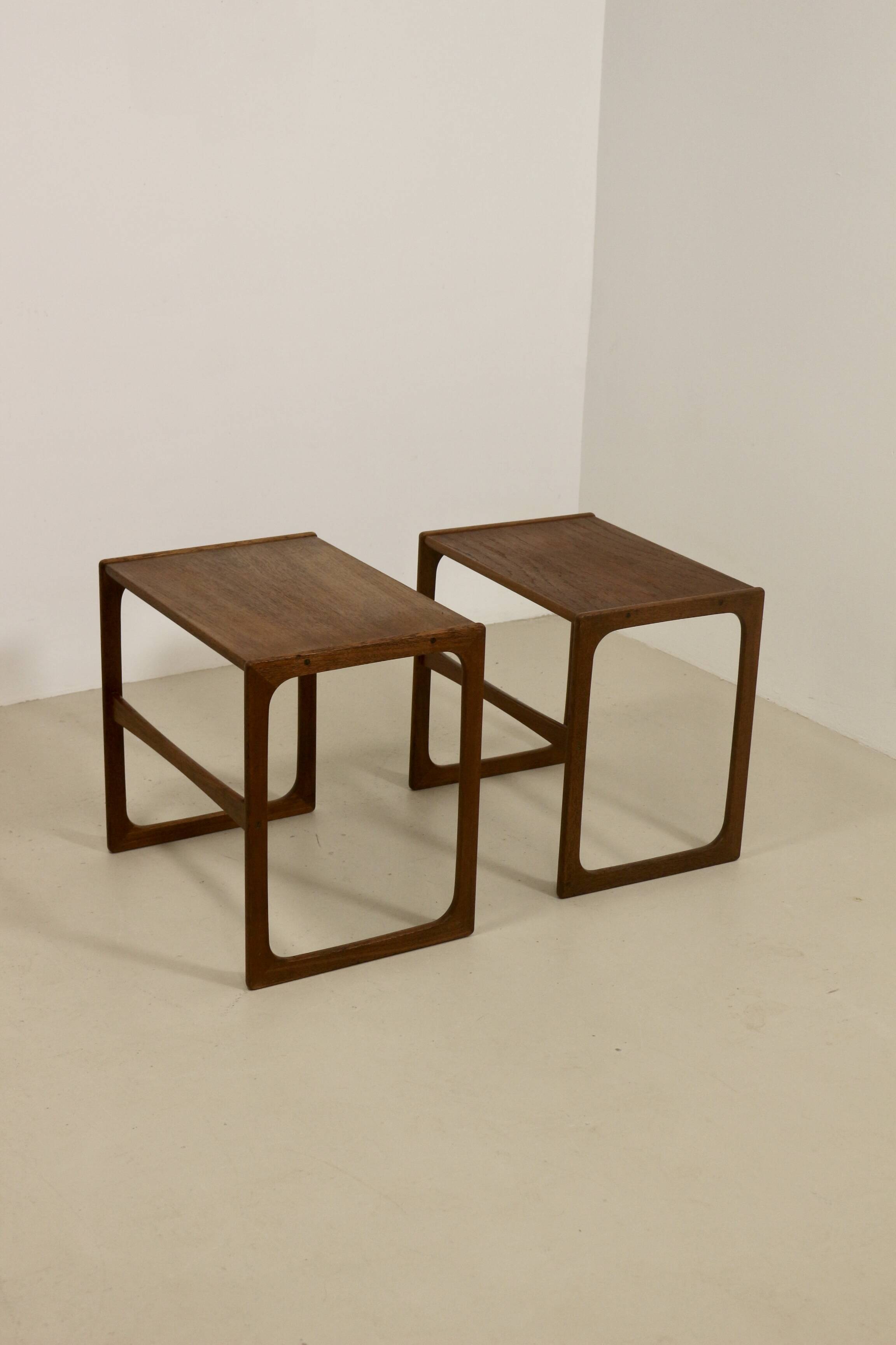 Scandinavian nesting tables rn teak year 60. Ref twiny.