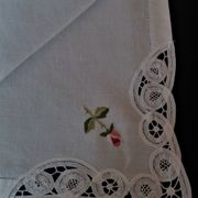 Linge de table nappe ronde huit serviettes dentelle de Luxeuil lin