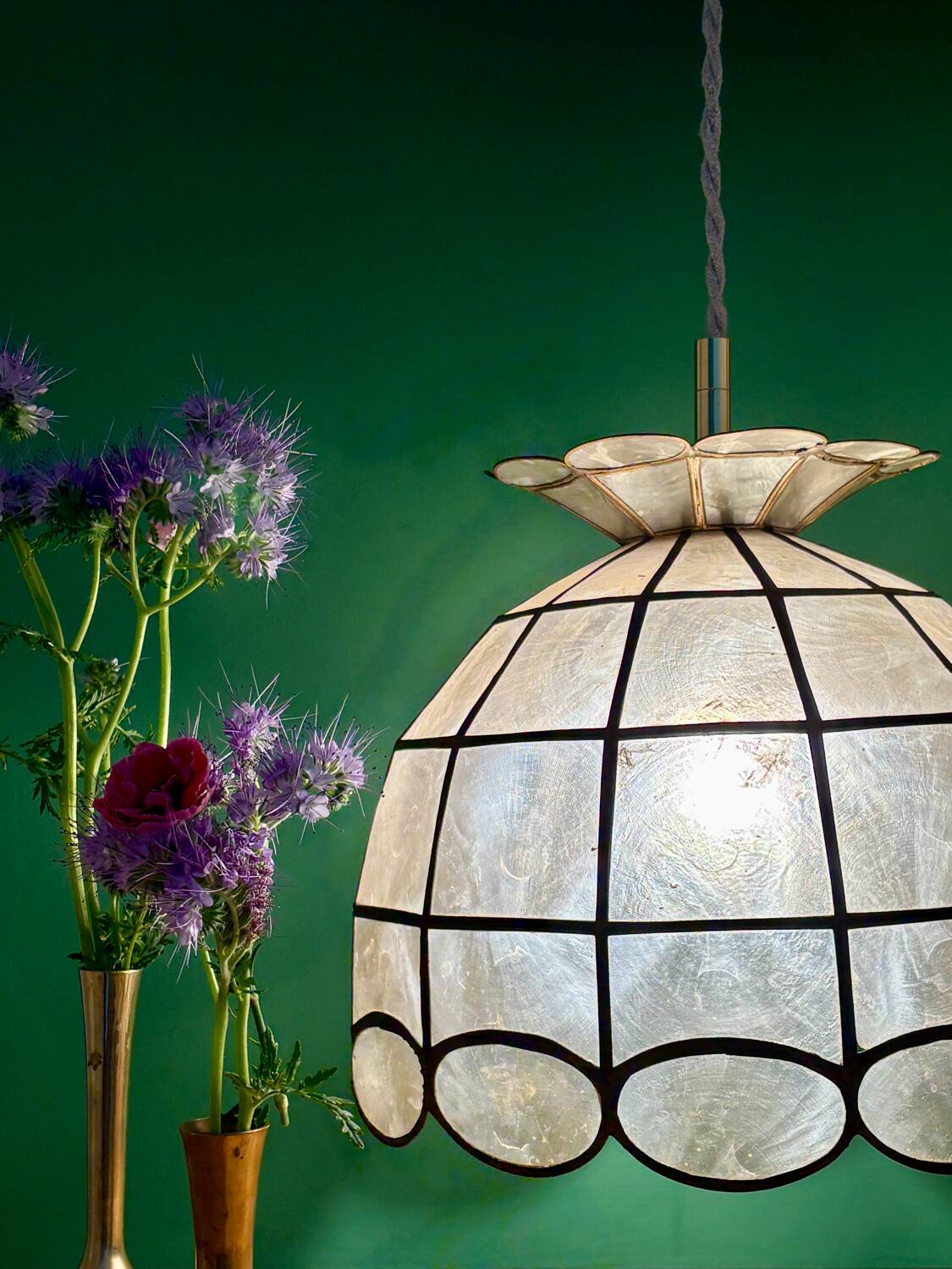 Vintage pendant light in mother-of-pearl and brass