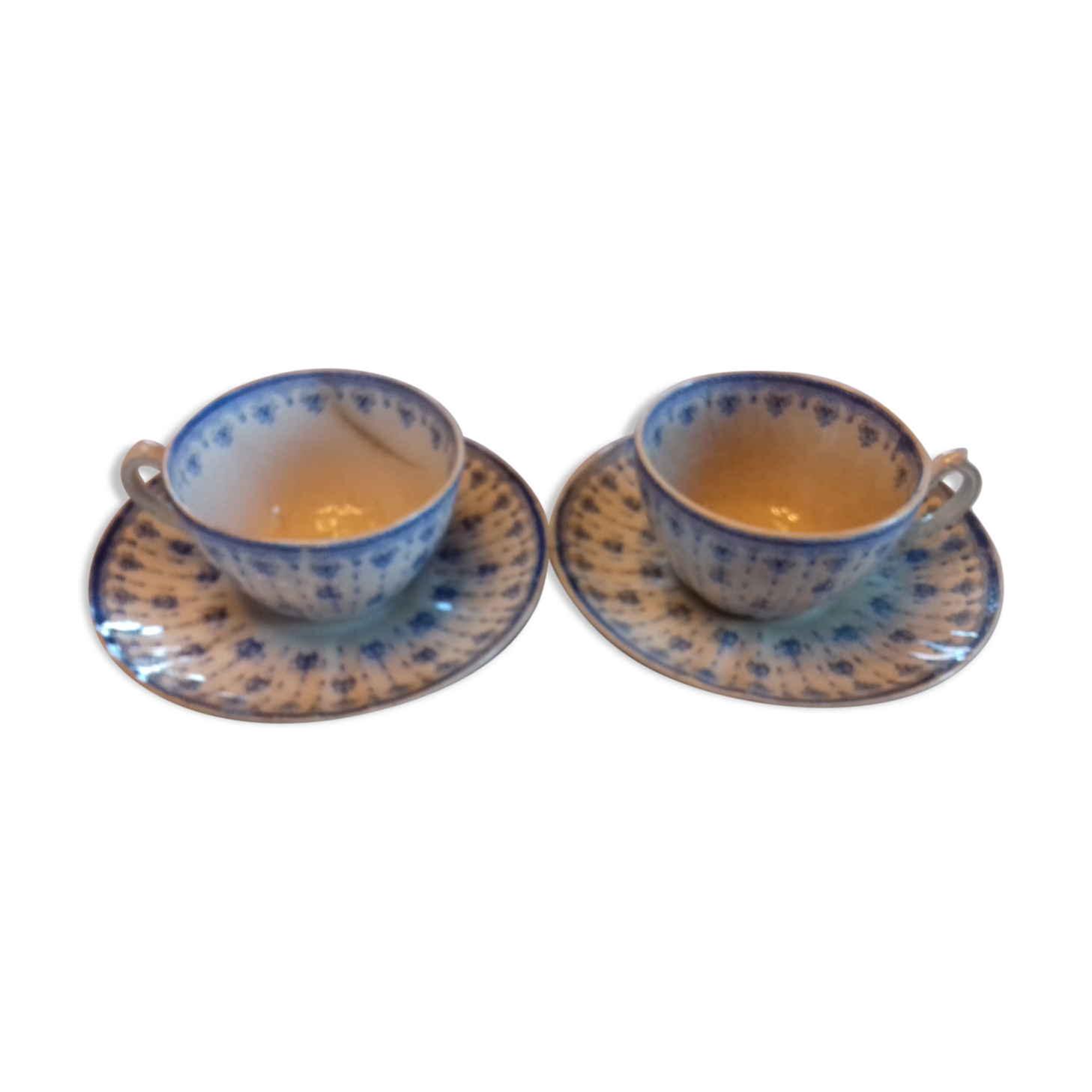 2 old coffee cups with their saucer, with blue bee patterns